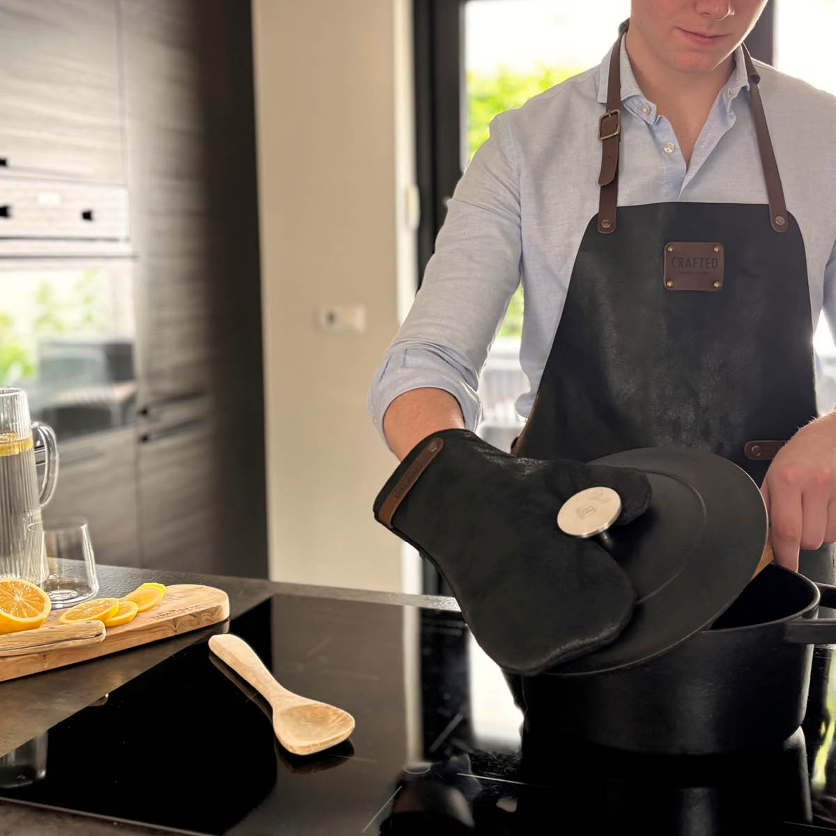 Crafted Leather Esiliina 80x58 cm Musta