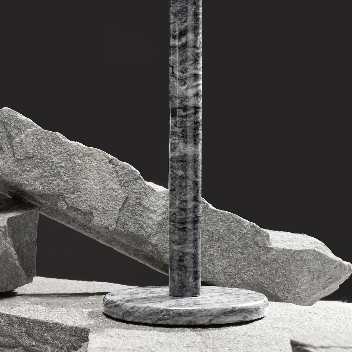 Stiernholm Marmor hushållspappershållare 32 cm svart