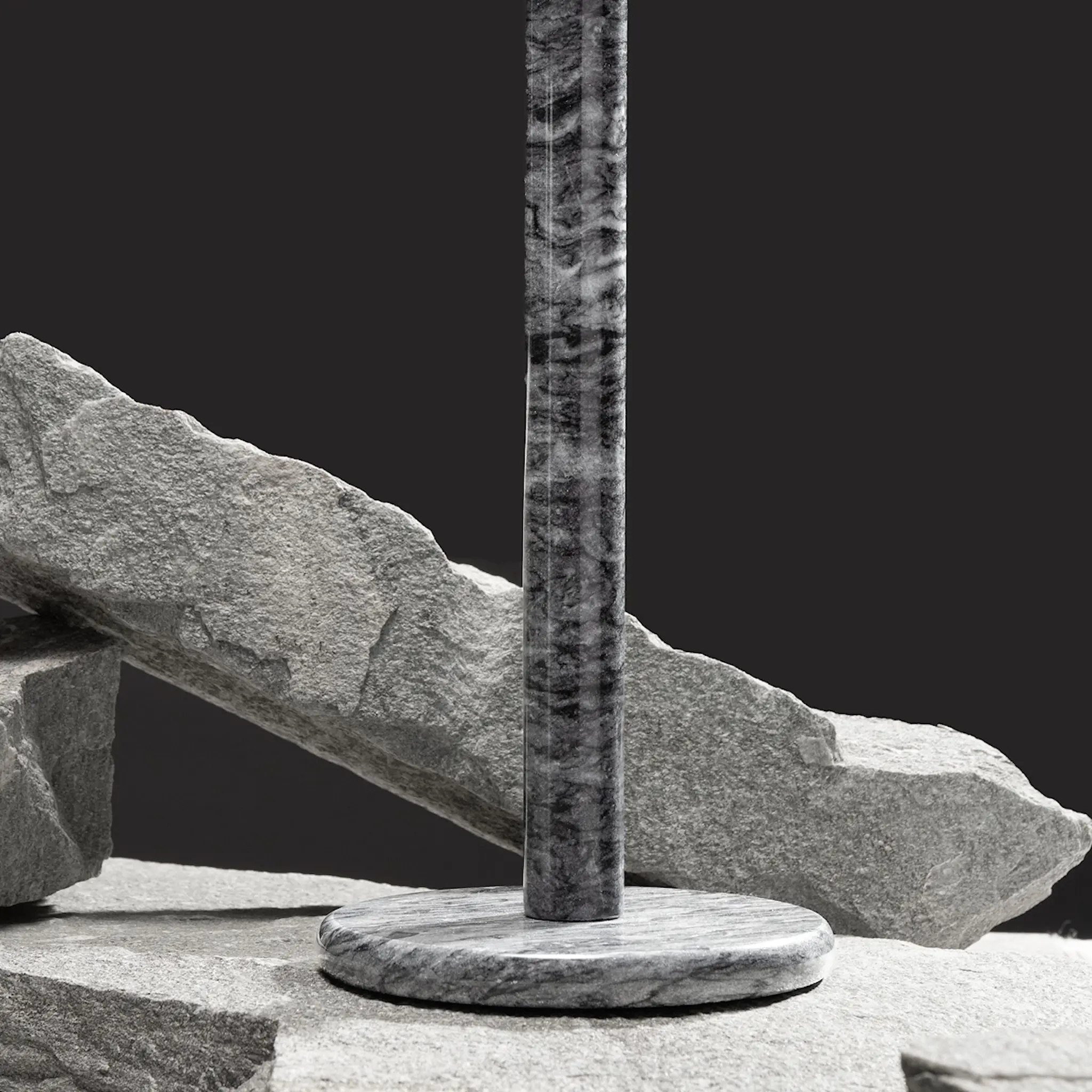 Stiernholm Marmor hushållspappershållare 32 cm svart