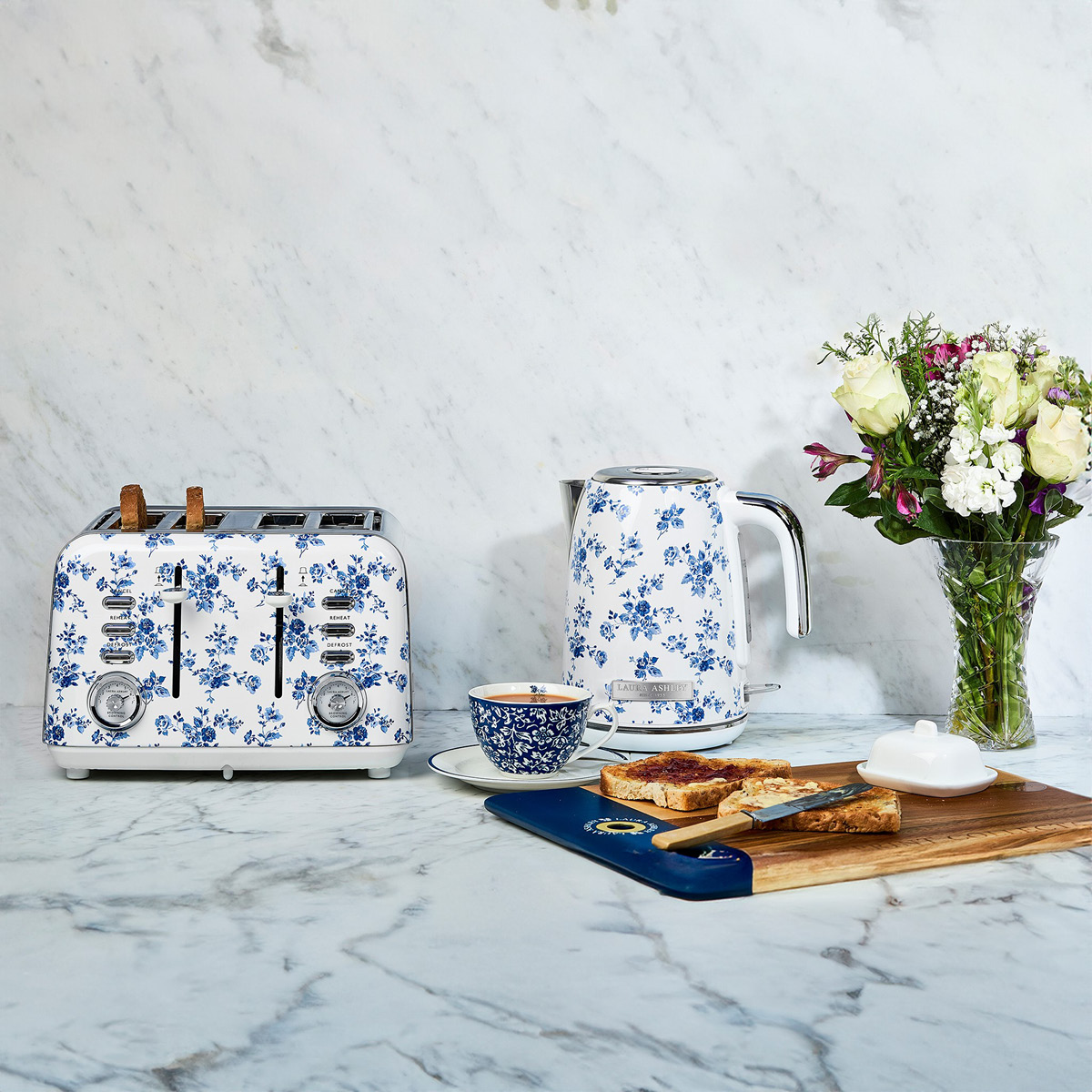 Laura Ashley Jug elektrisk vannkoker 1,7L China Rose blå/hvit