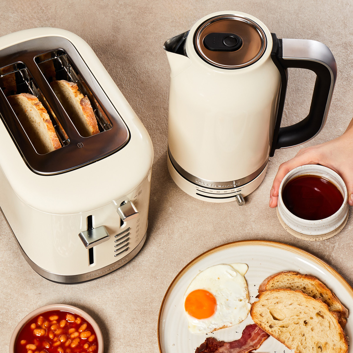 KitchenAid Vannkoker med termostat 5KEK1701EAC 1,7L almond cream