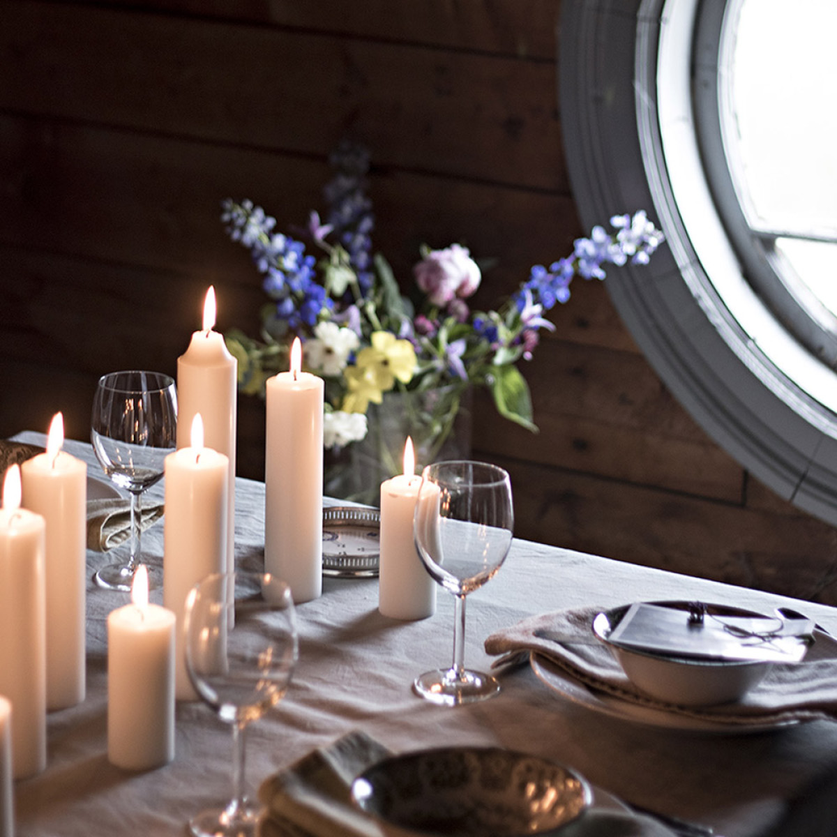 Liljeholmens Gilleljus Pöytäkynttilä 27,5 cm Valkoinen