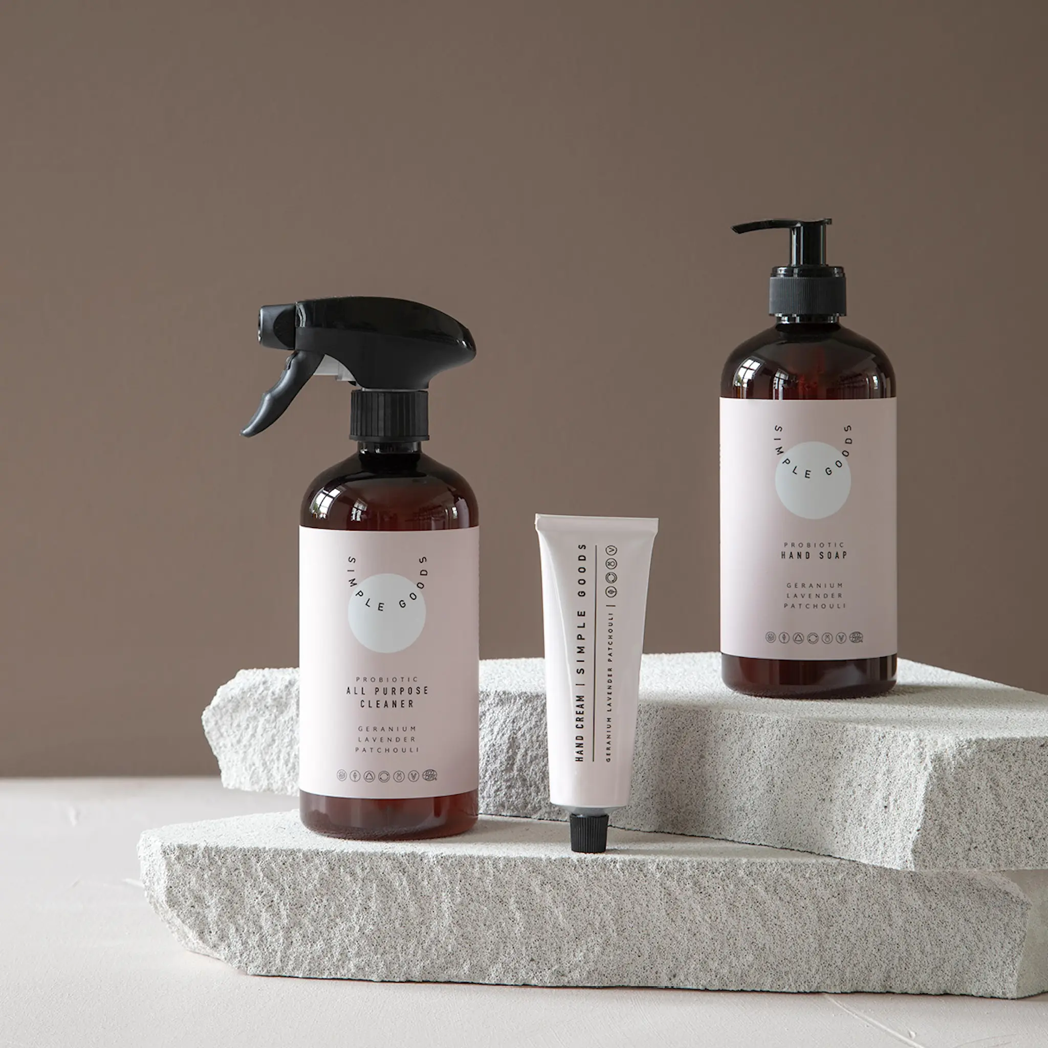 Simple Goods Geranium Käsisaippua 450 ml Vaaleanpunainen