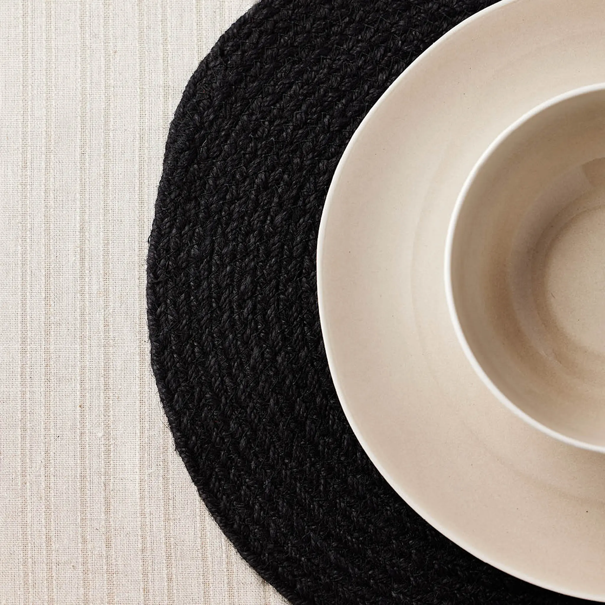 Holmen Jesper dekkebrikke 45x35 cm oval svart