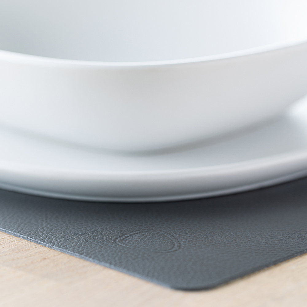 LIND DNA Leather Serene rectangle bordbrikke 26x34 cm antrasit