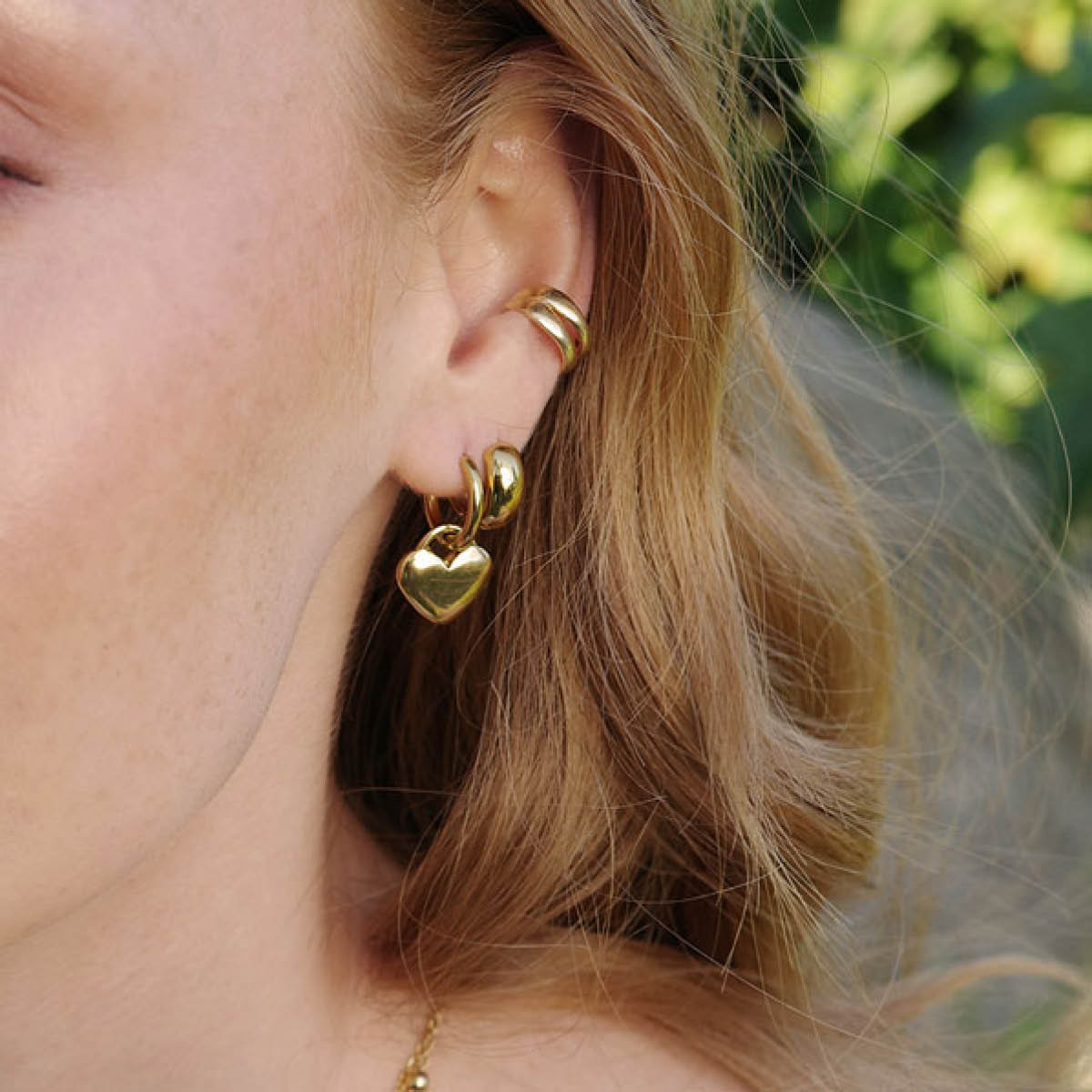 A&C Oslo AS Steel - Essentials hoops øredobber med hjerte 17 mm gull