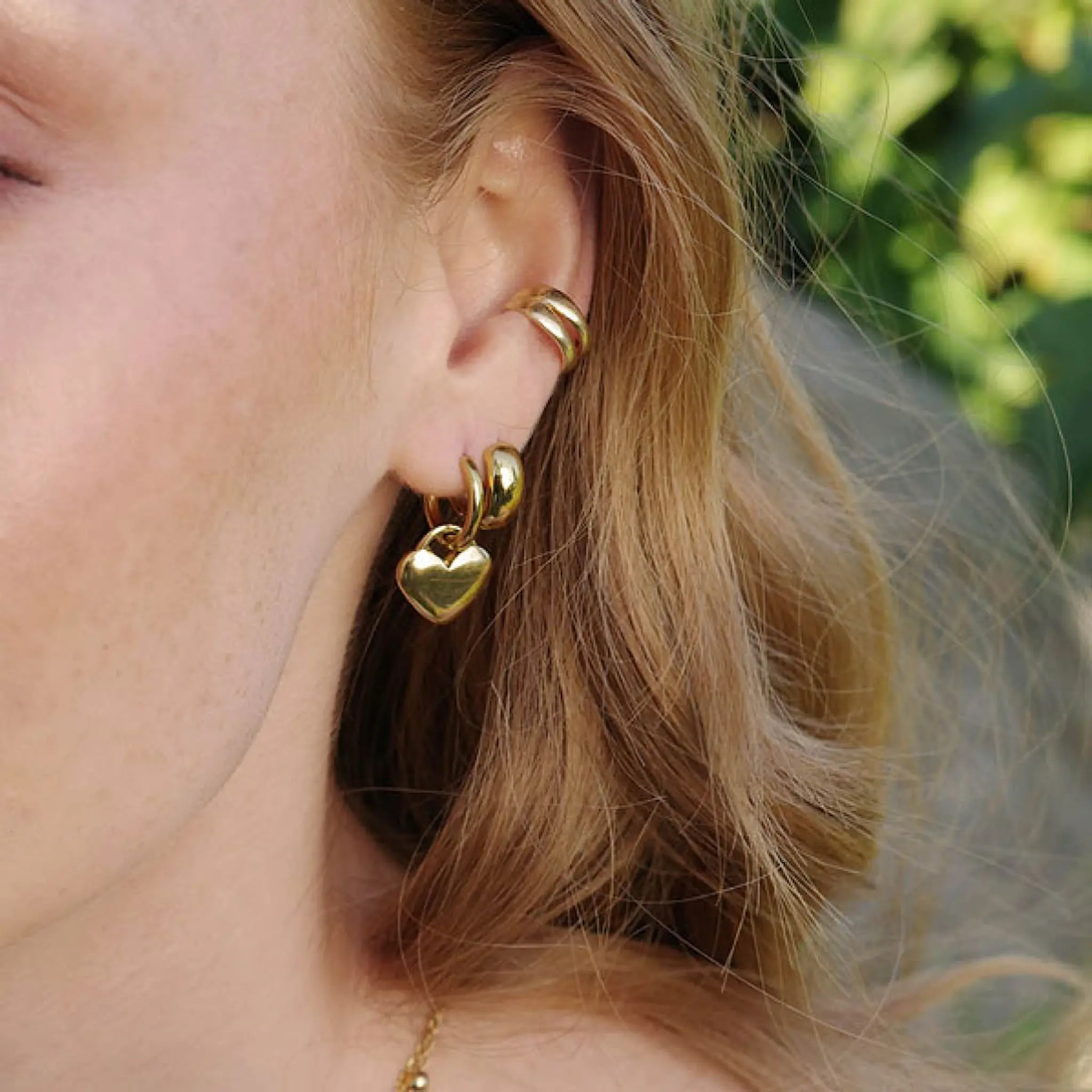 A&C Oslo AS Steel - Essentials hoops øredobber med hjerte 17 mm gull