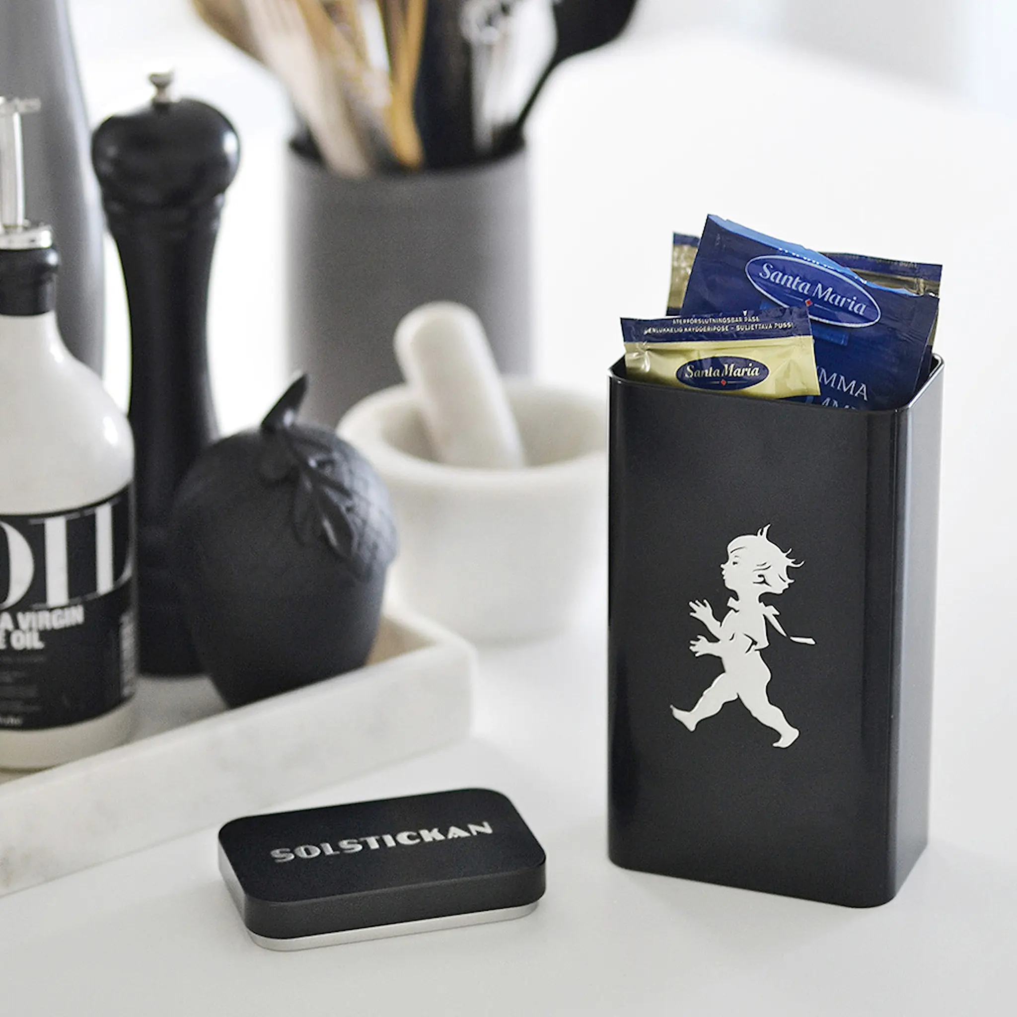 SOLSTICKAN Peltinen Kahvipurkki Mattamusta