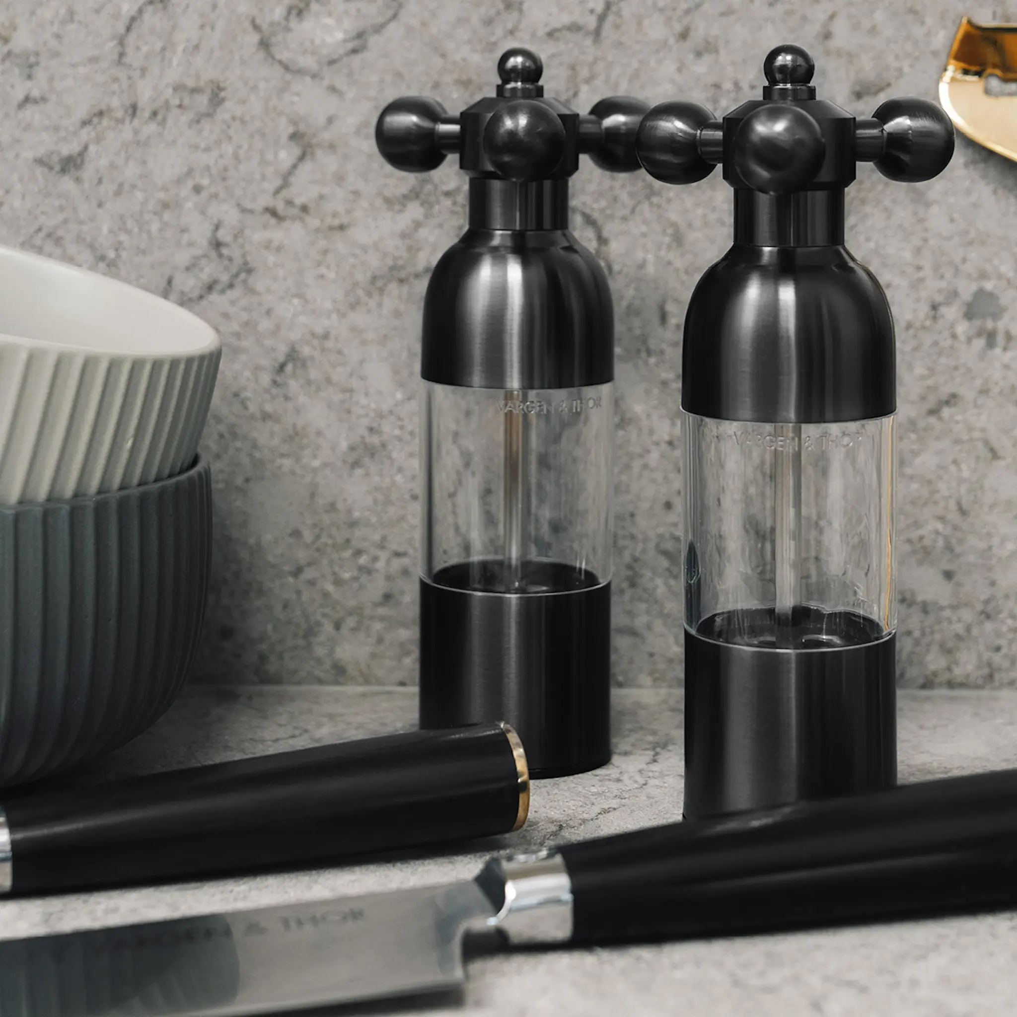 Vargen & Thor Axia Suola- ja Pippurimylly 18 cm Musta