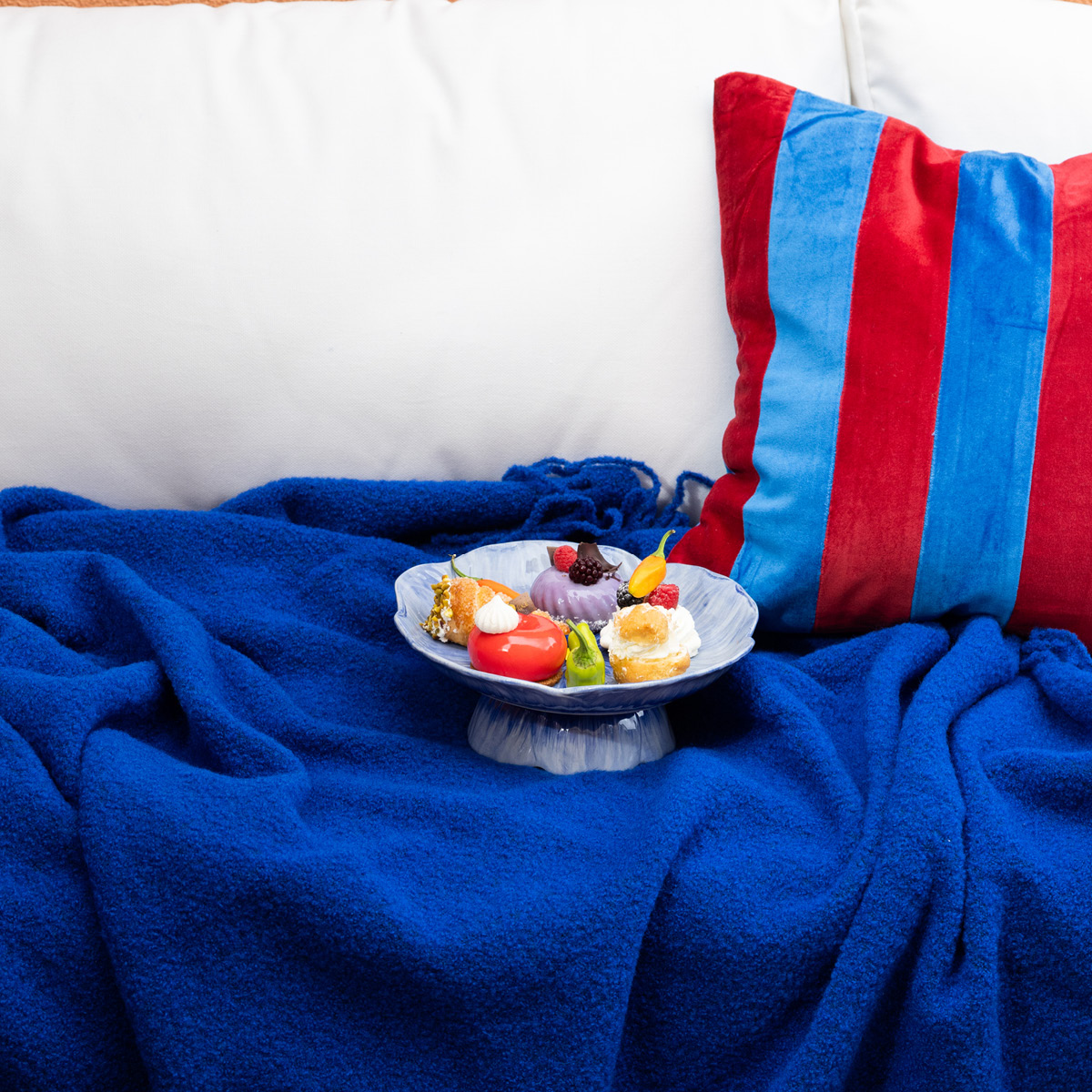 ByOn Poppy tårtfat 26 cm blå