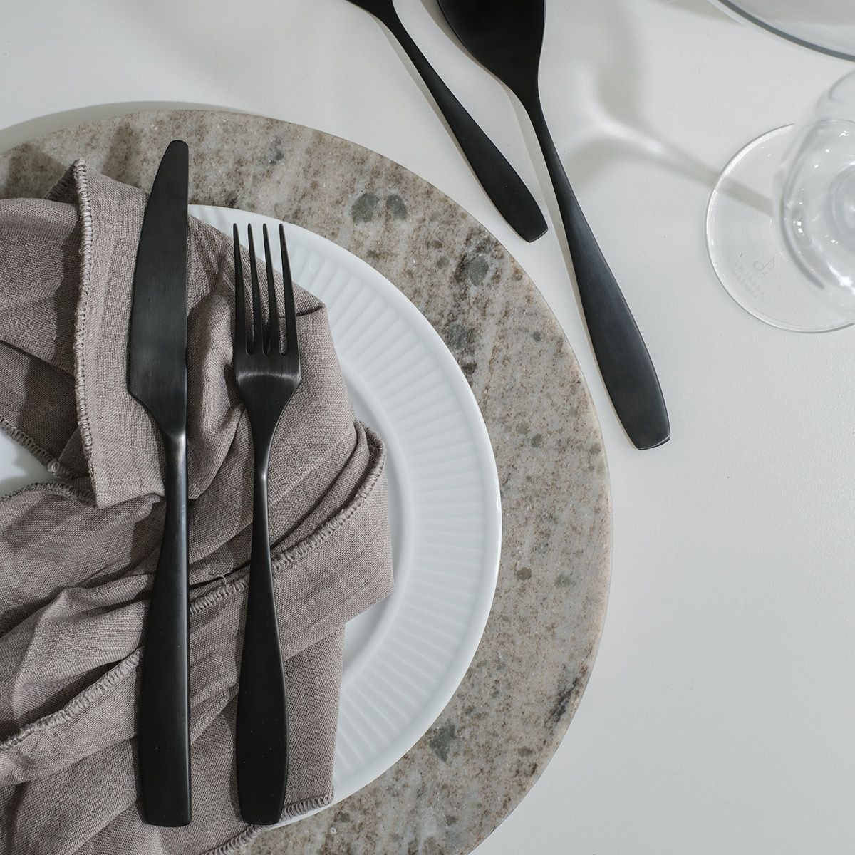 Modern House Black Rose bestickset 33 delar svart