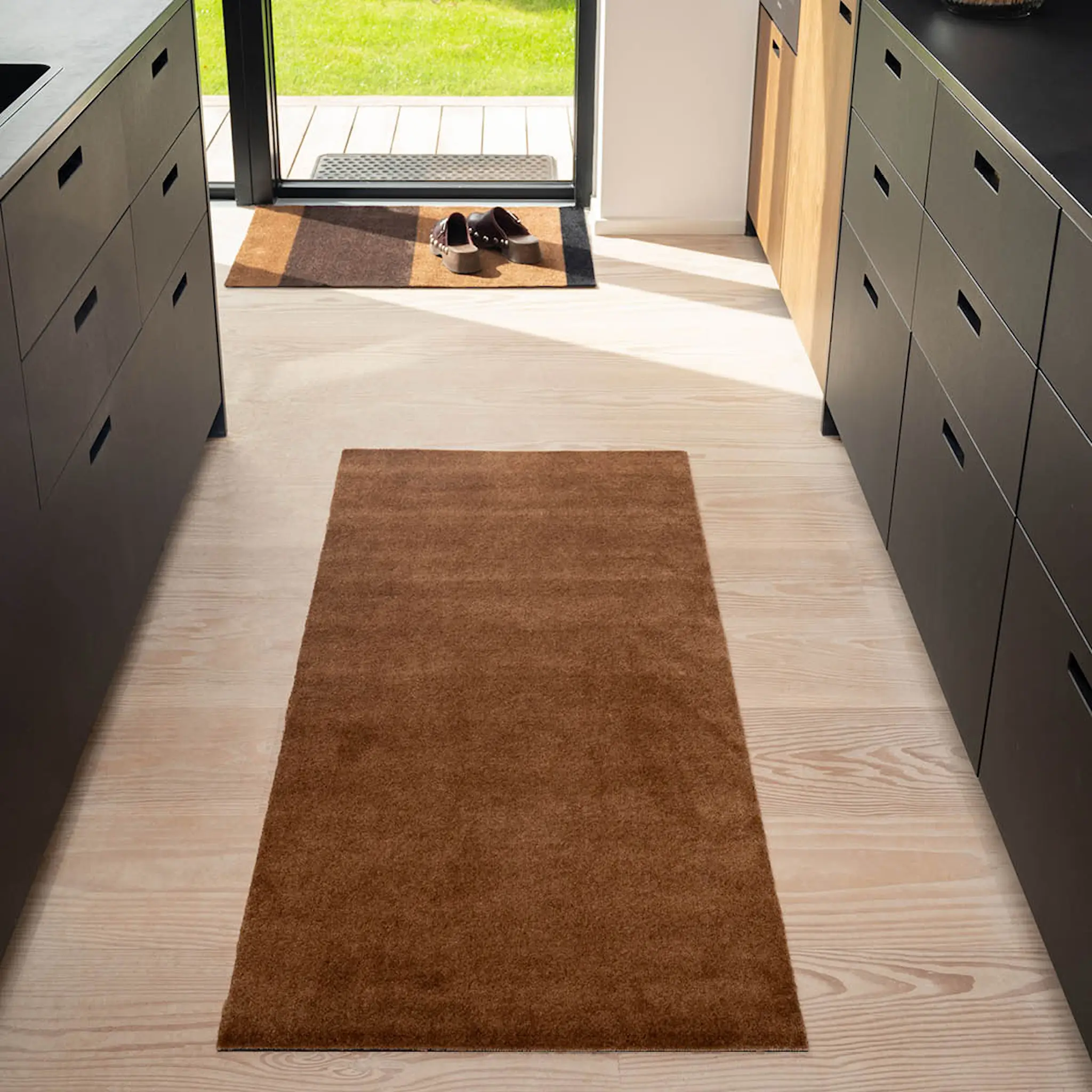 Tica Copenhagen Unicolor golvmatta 200x90 cm cognac