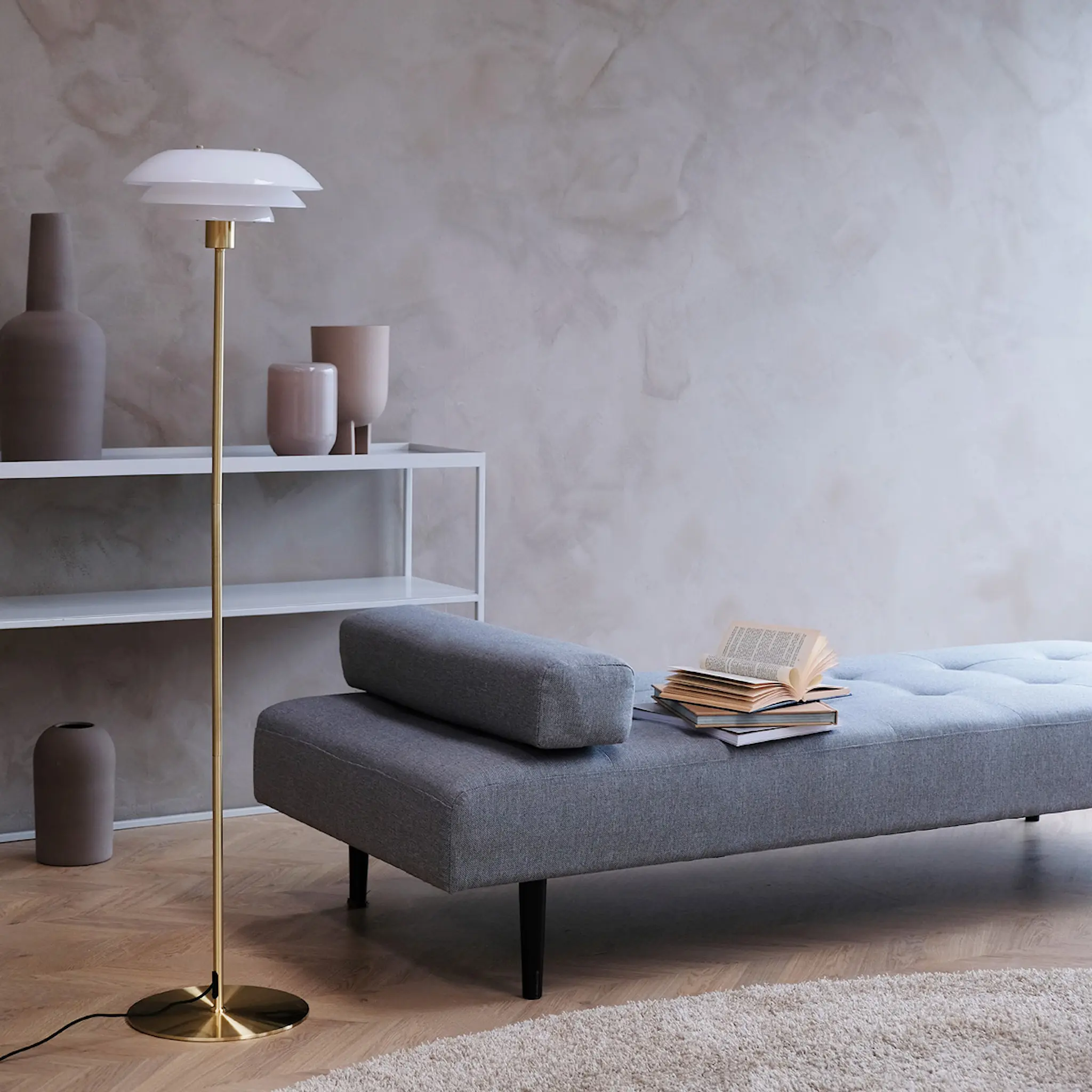 Dyberg Larsen DL31 golvlampa 133 cm opal/mässing