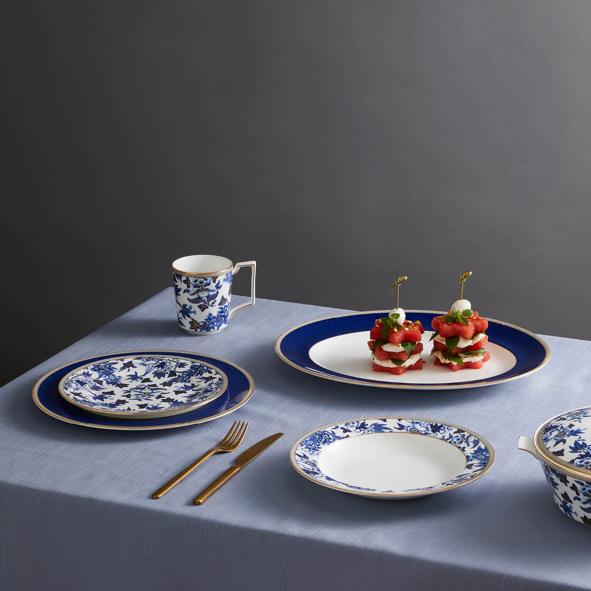 Wedgwood Hibiscus tallerken 27 cm blå