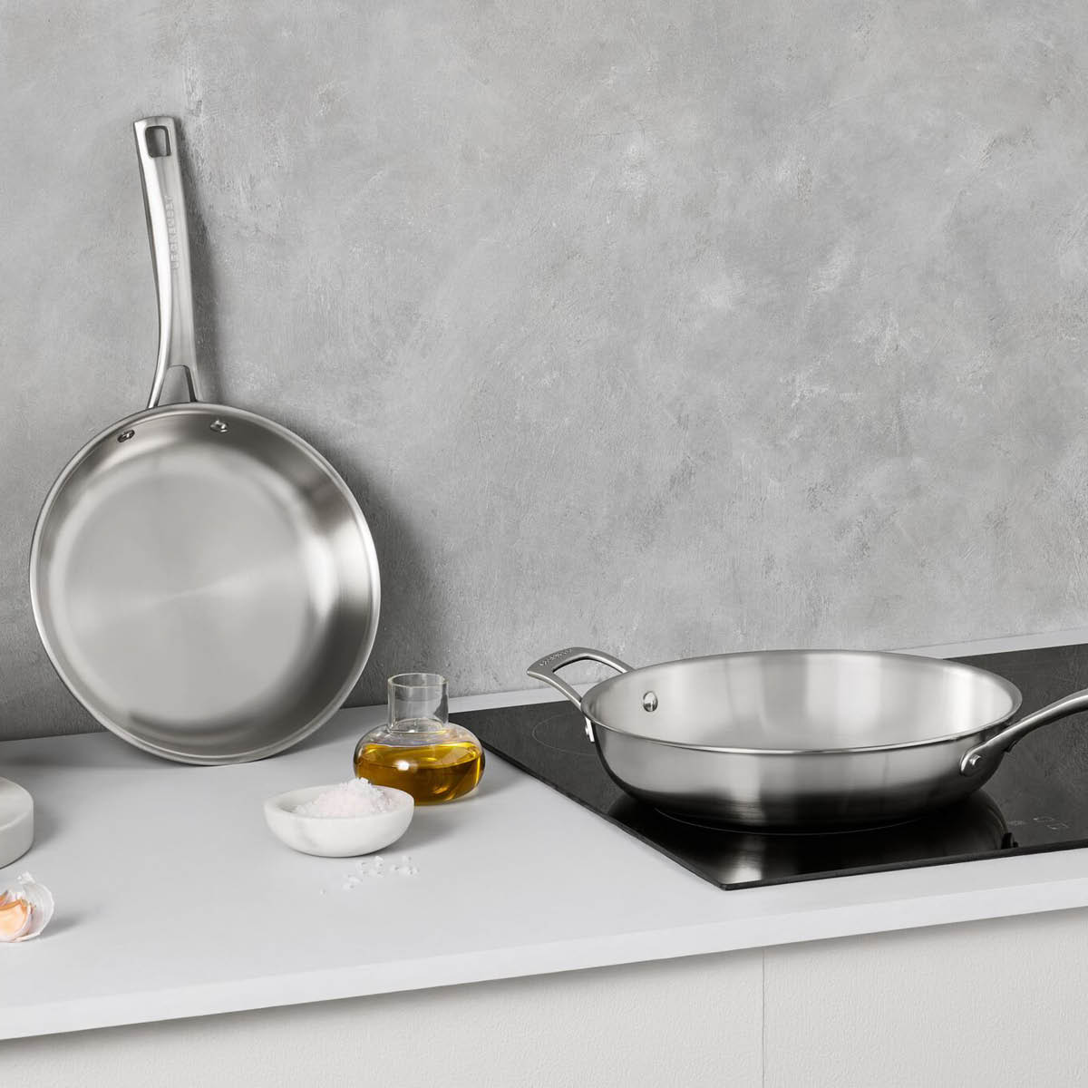 Le Creuset Essential 3-ply stekepannesett 24+28 cm stål/uten belegg