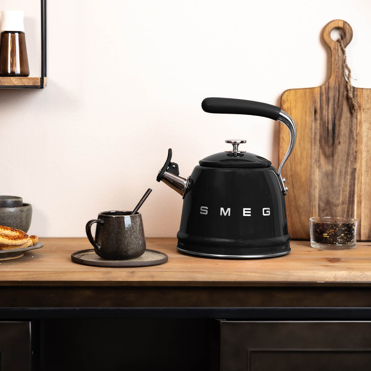 Smeg Vannkjele WKF01 2,3L svart