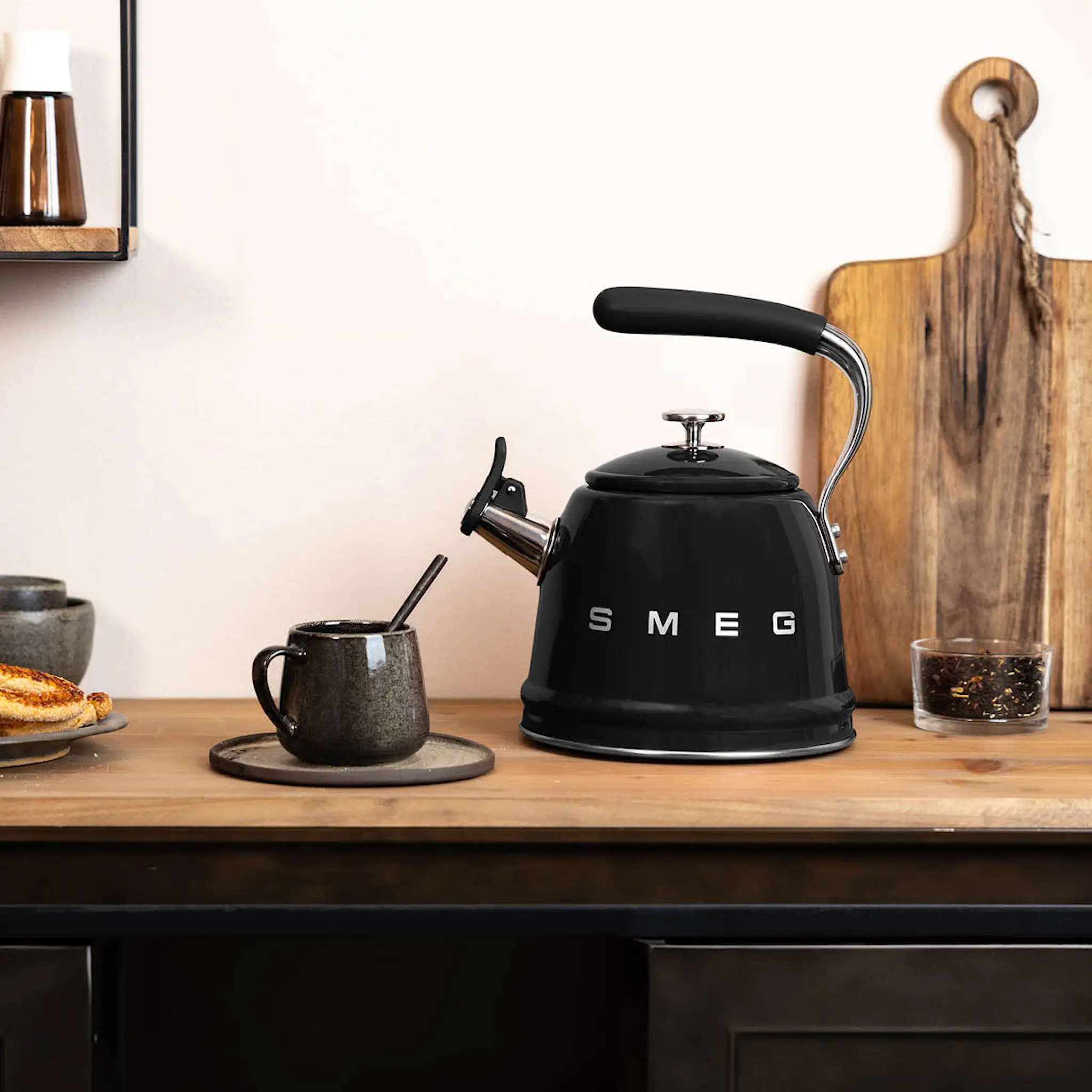 Smeg Vannkjele WKF01 2,3L svart