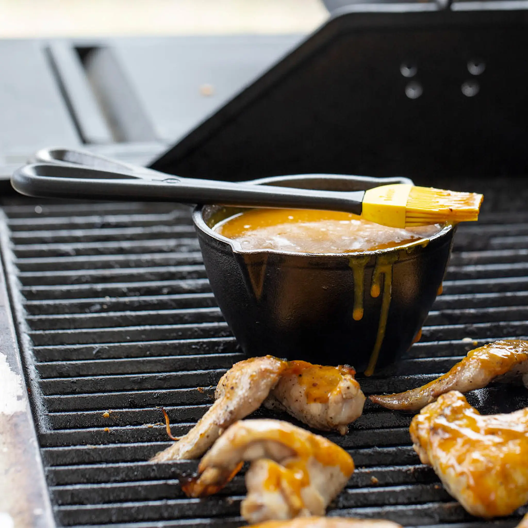 Lodge Kastikekattila silikonisudilla 24x14 cm Valurauta