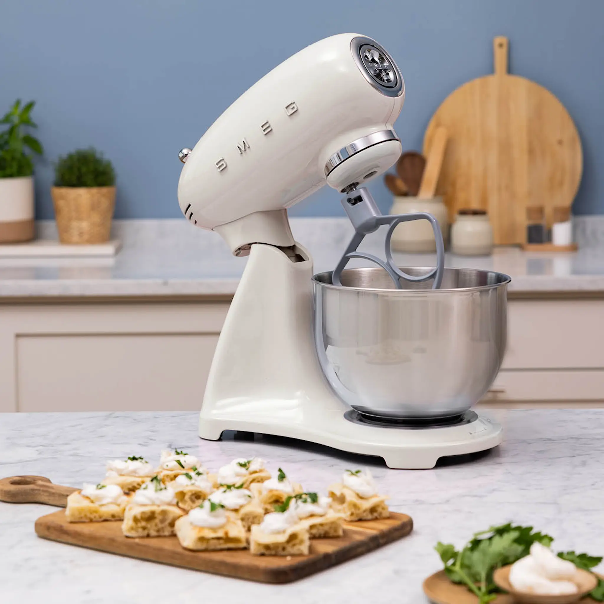 Smeg Smeg köksmaskin SMF05 4,8 L creme