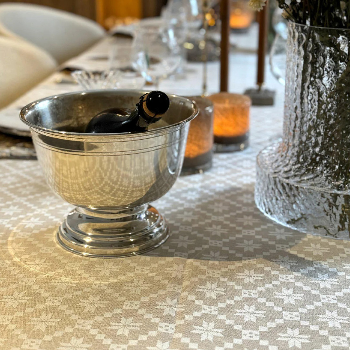 Ekelund Åttebladrose bordbrikke 35x48 cm beige