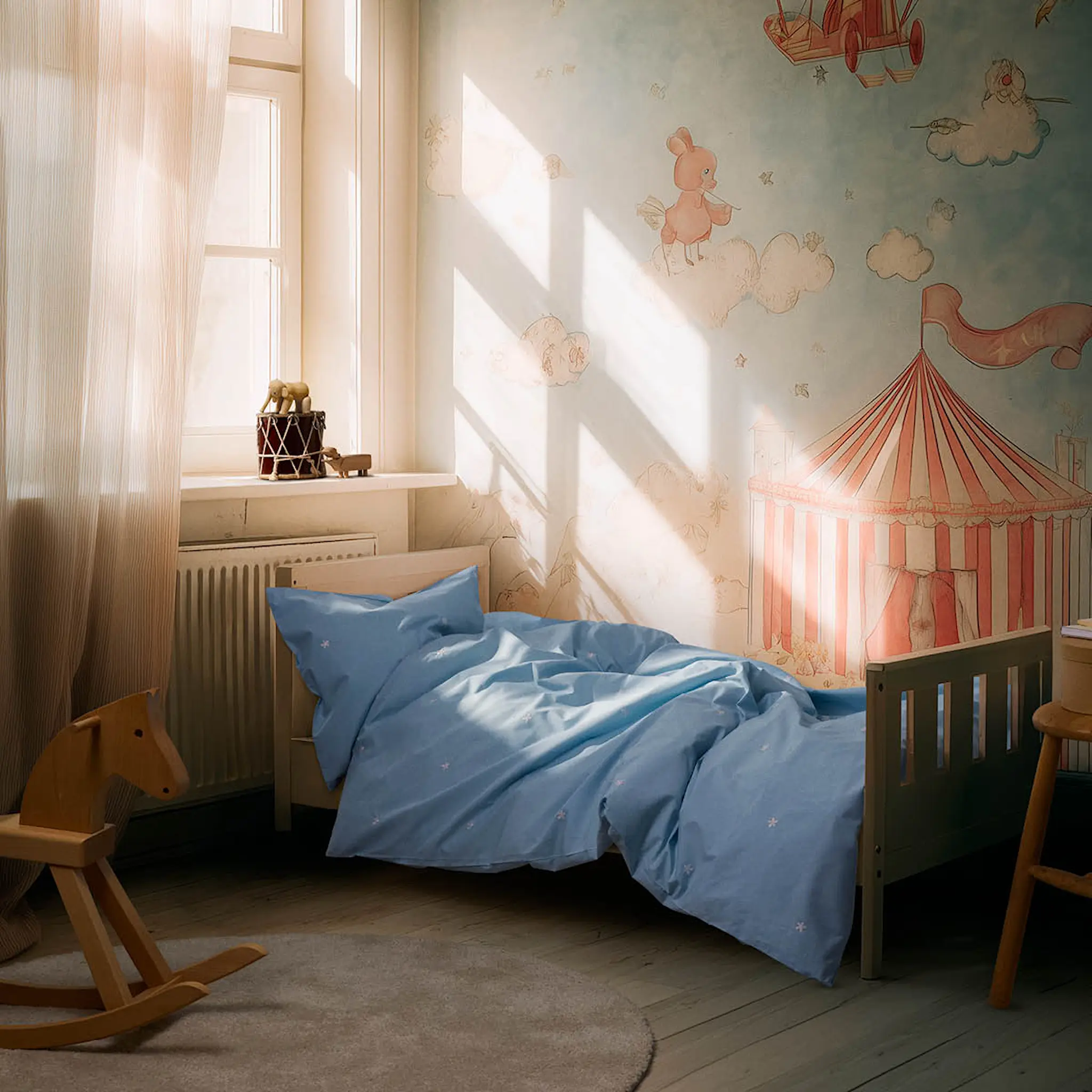 Juna Daisy påslakanset junior 100x140 cm ljusblå