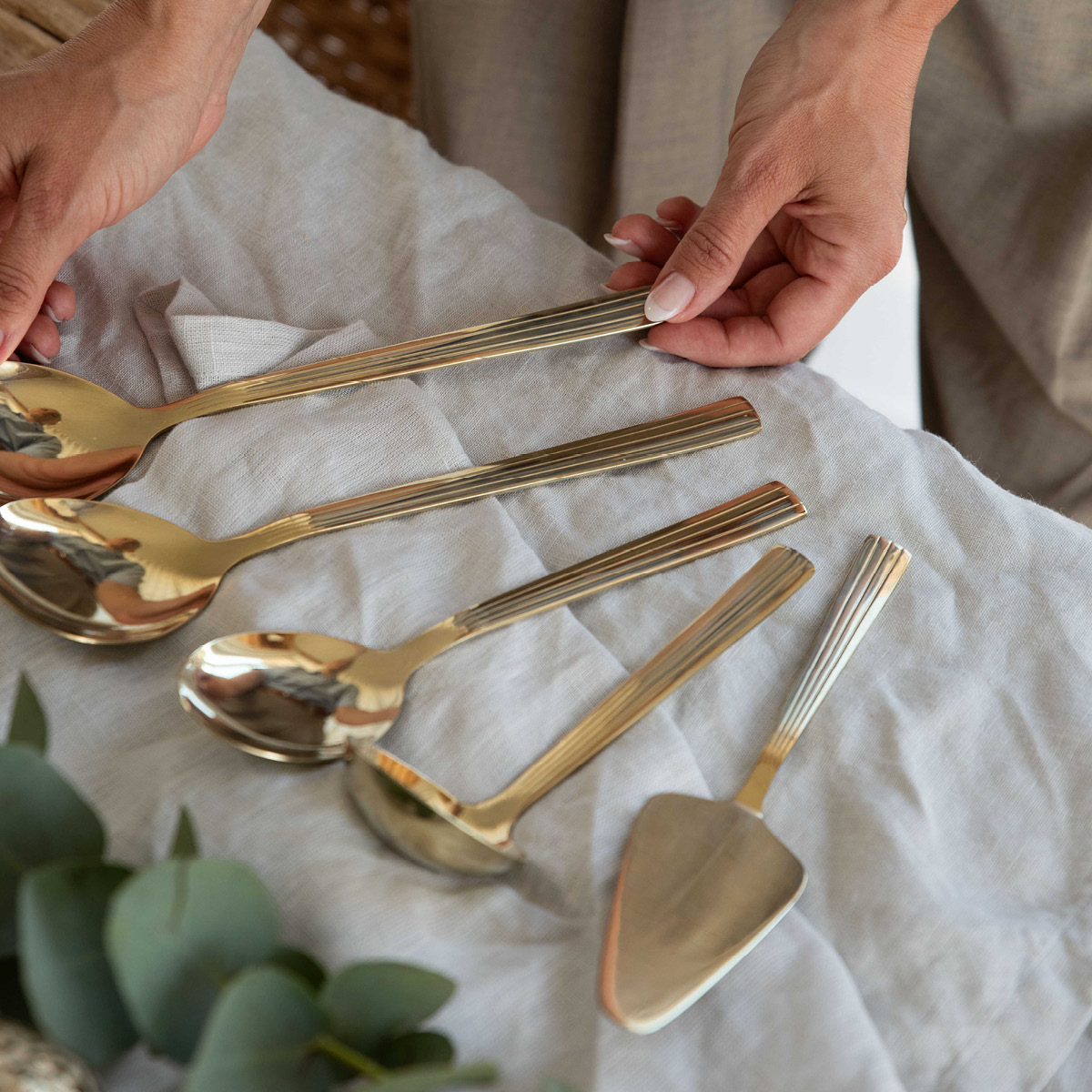 Aida RAW Cutlery tårtspade 26 cm champagne gold