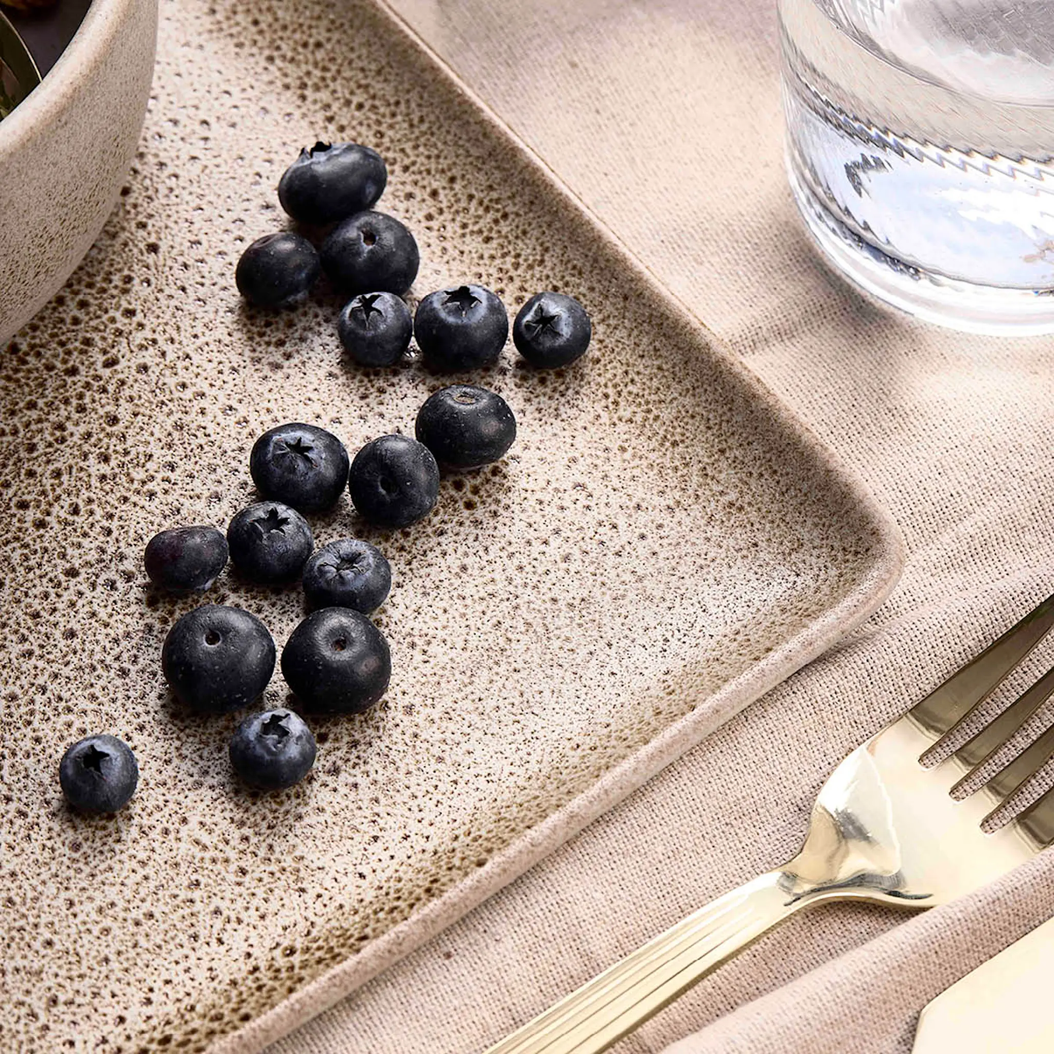 Aida RAW tallrik 31,5x20 cm sandy beige