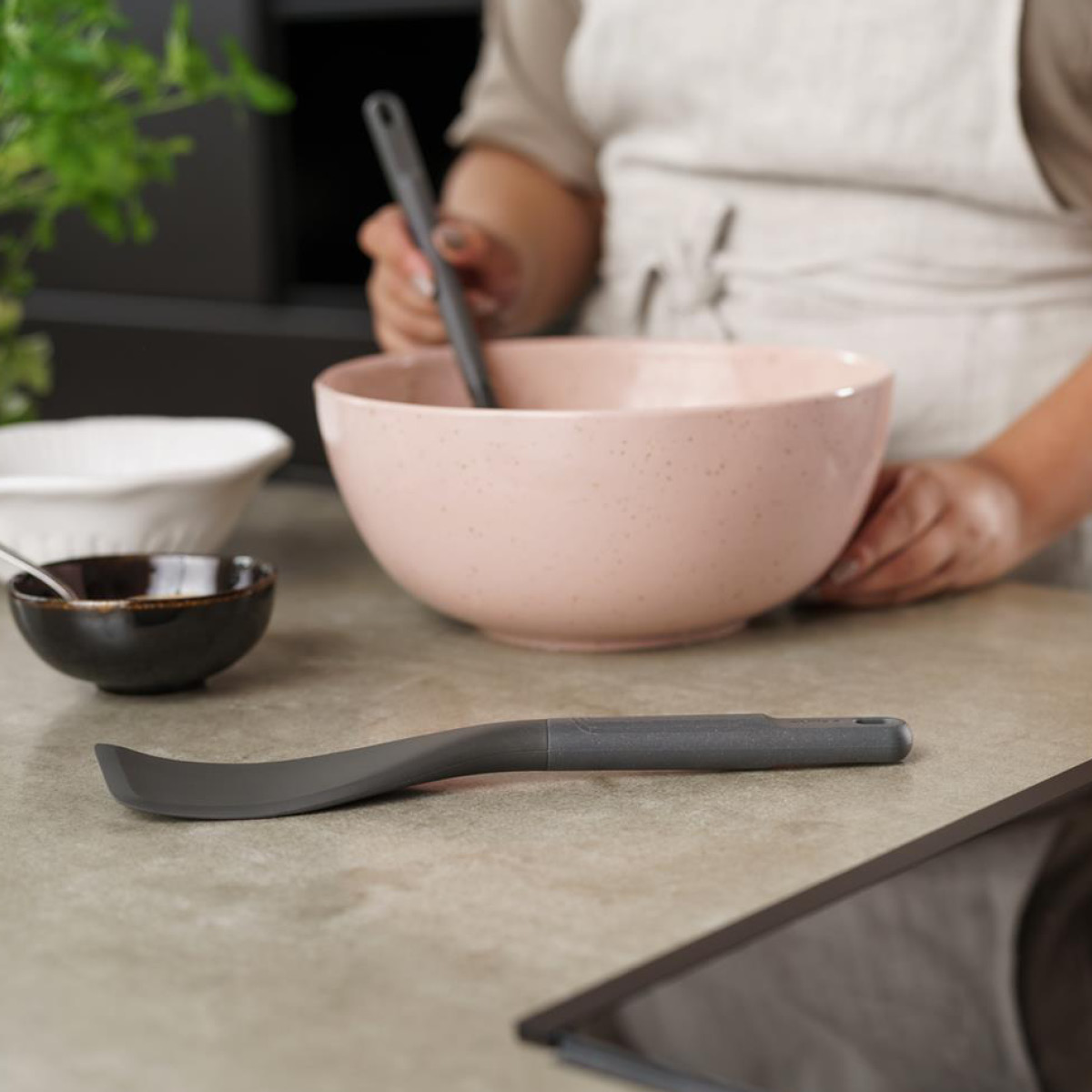 Zyliss Stekespade 30 cm grå