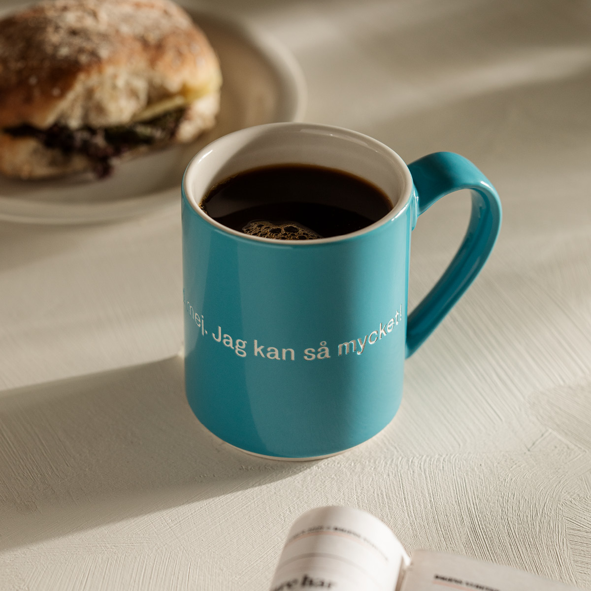 Design House Stockholm Lindgren krus 35 cl "Det är konstigt" turkis