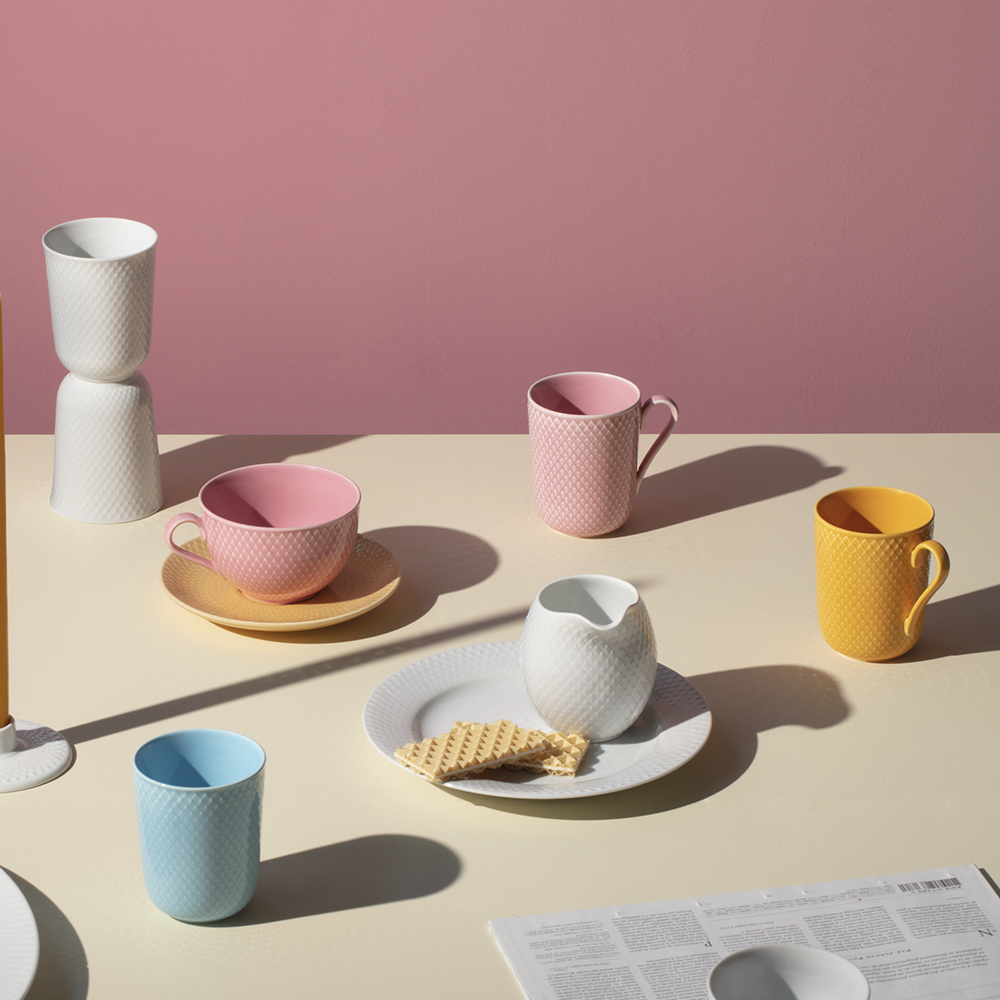 Lyngby Porcelæn Rhombe Color Muki korvalla 33 cl Roosa