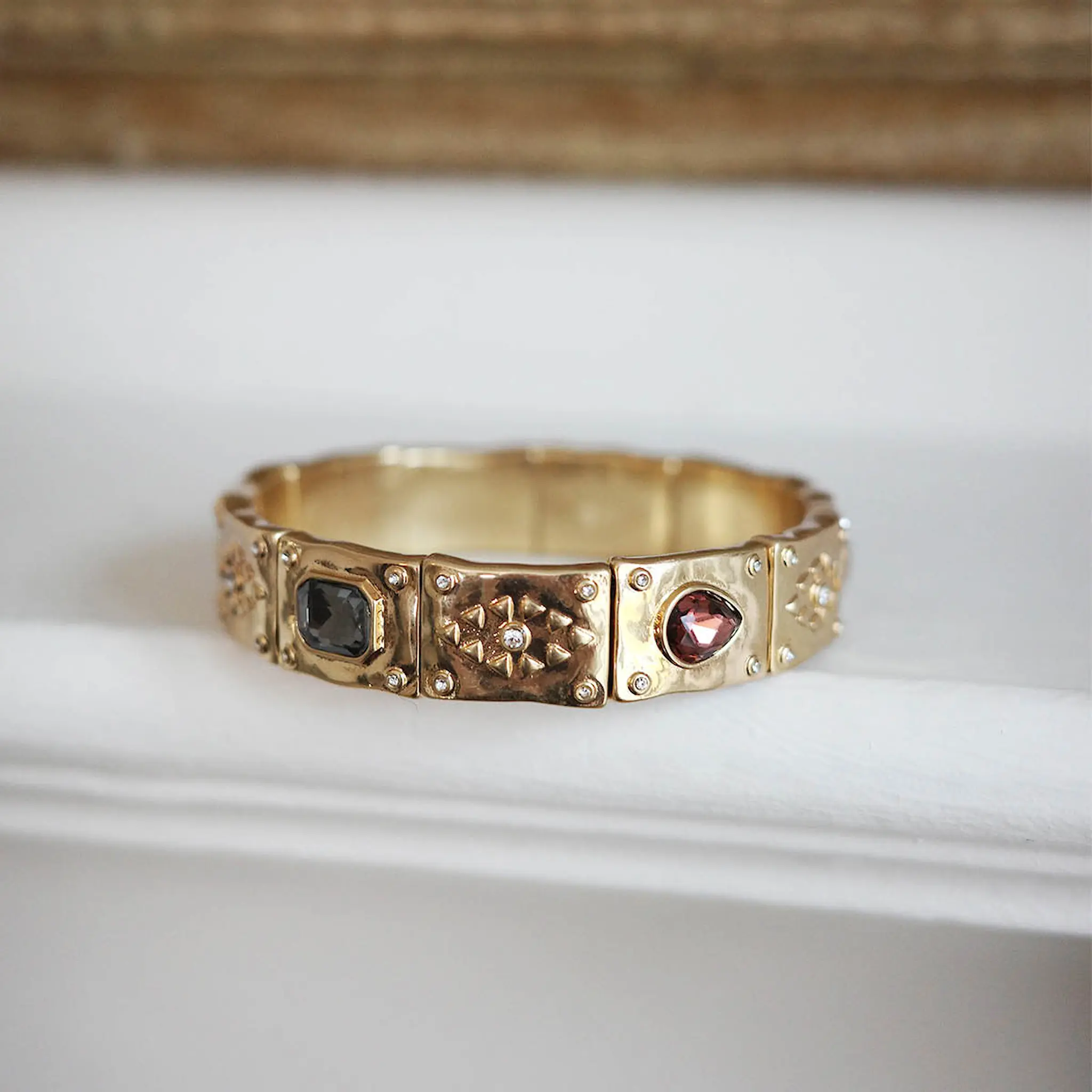 A&C Oslo AS Bohemia elastiskt armband 19 cm guld/brun