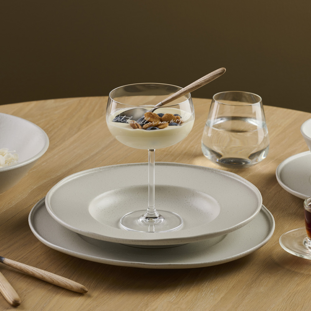 Modern House White Satin Tallrik Djup 29 cm White Snow