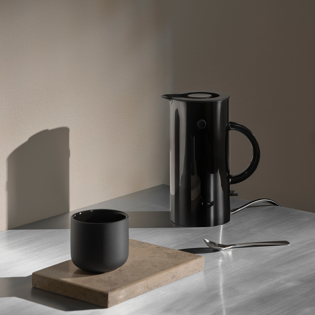 Stelton EM77 vattenkokare 0,5 L svart