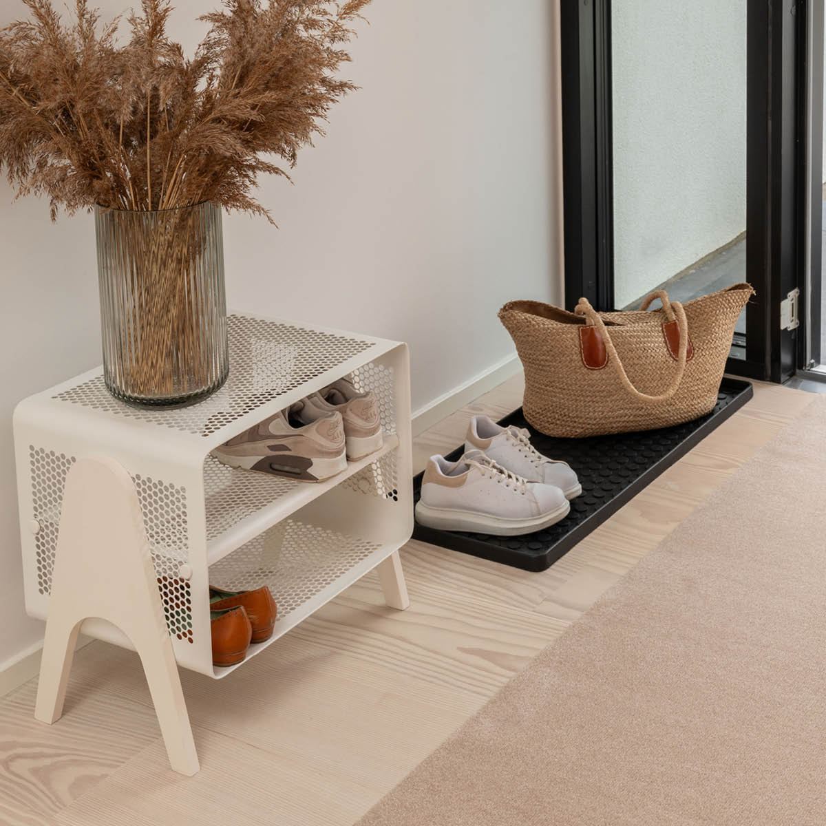 Tica Copenhagen Dot skobricka stor 88x38x3 cm svart