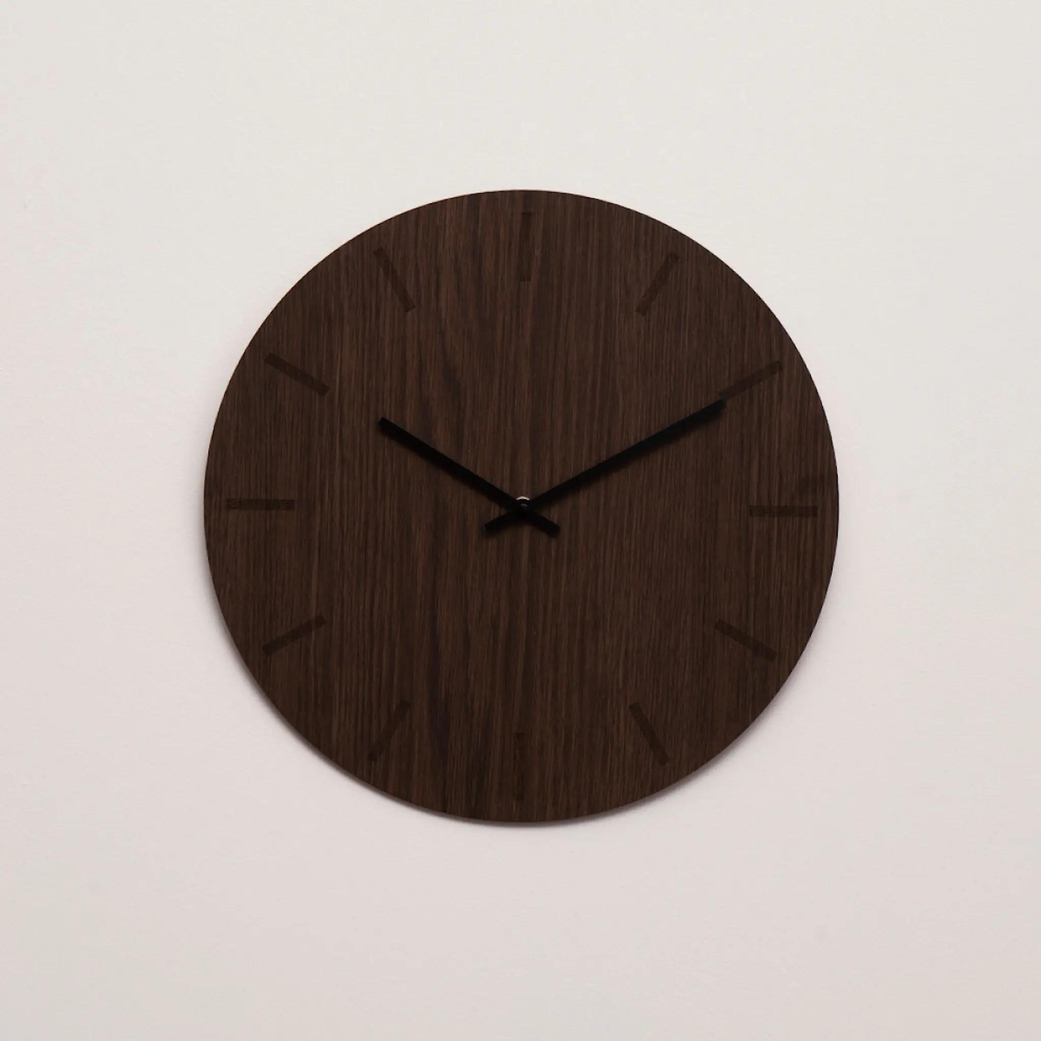 Hemverk Dark Oak väggklocka 38 cm mörk ek med svart visare