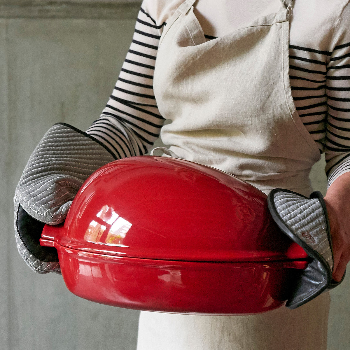 Emile Henry Stekgryta med lock 9 L röd