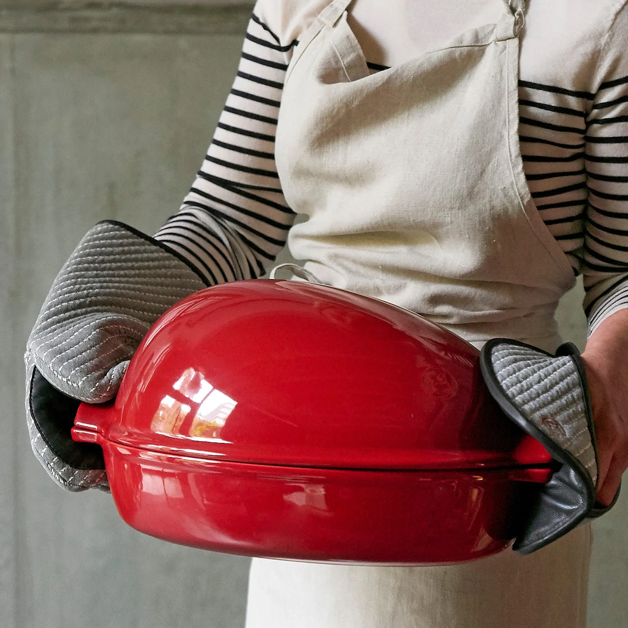 Emile Henry Stekgryta med lock 9 L röd