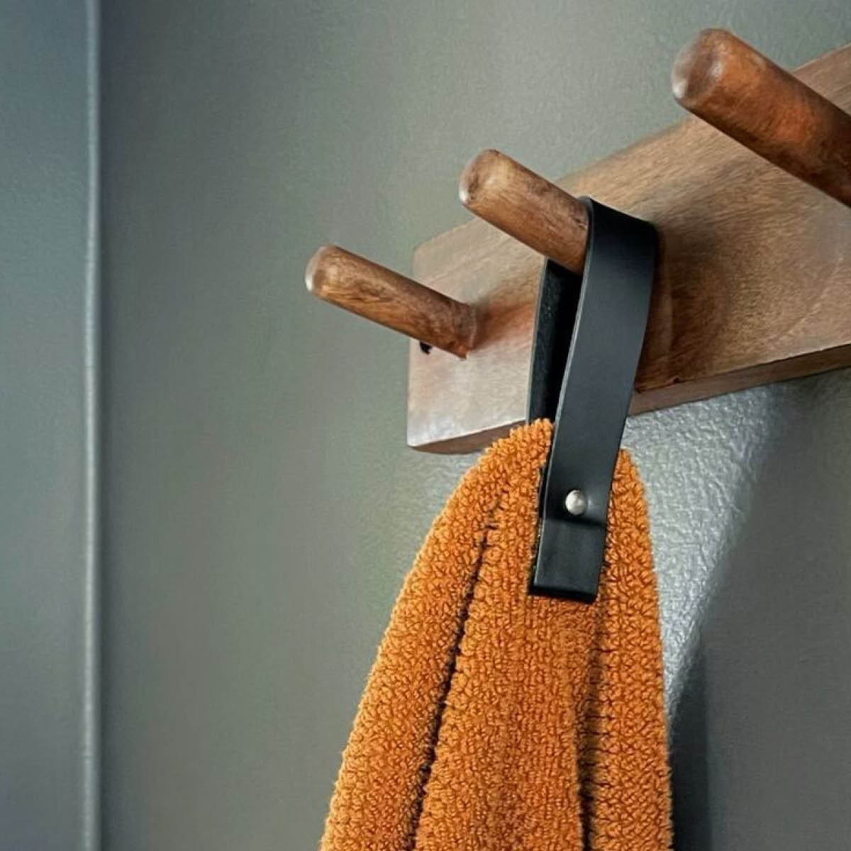 Nordan Home Magnetisk handdukshållare i läder 11x2 cm svart