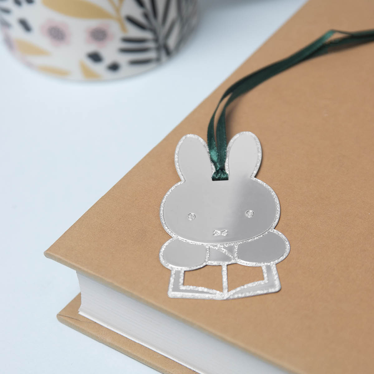 Pluto Bokmärke 4x7,5 cm Miffy reading