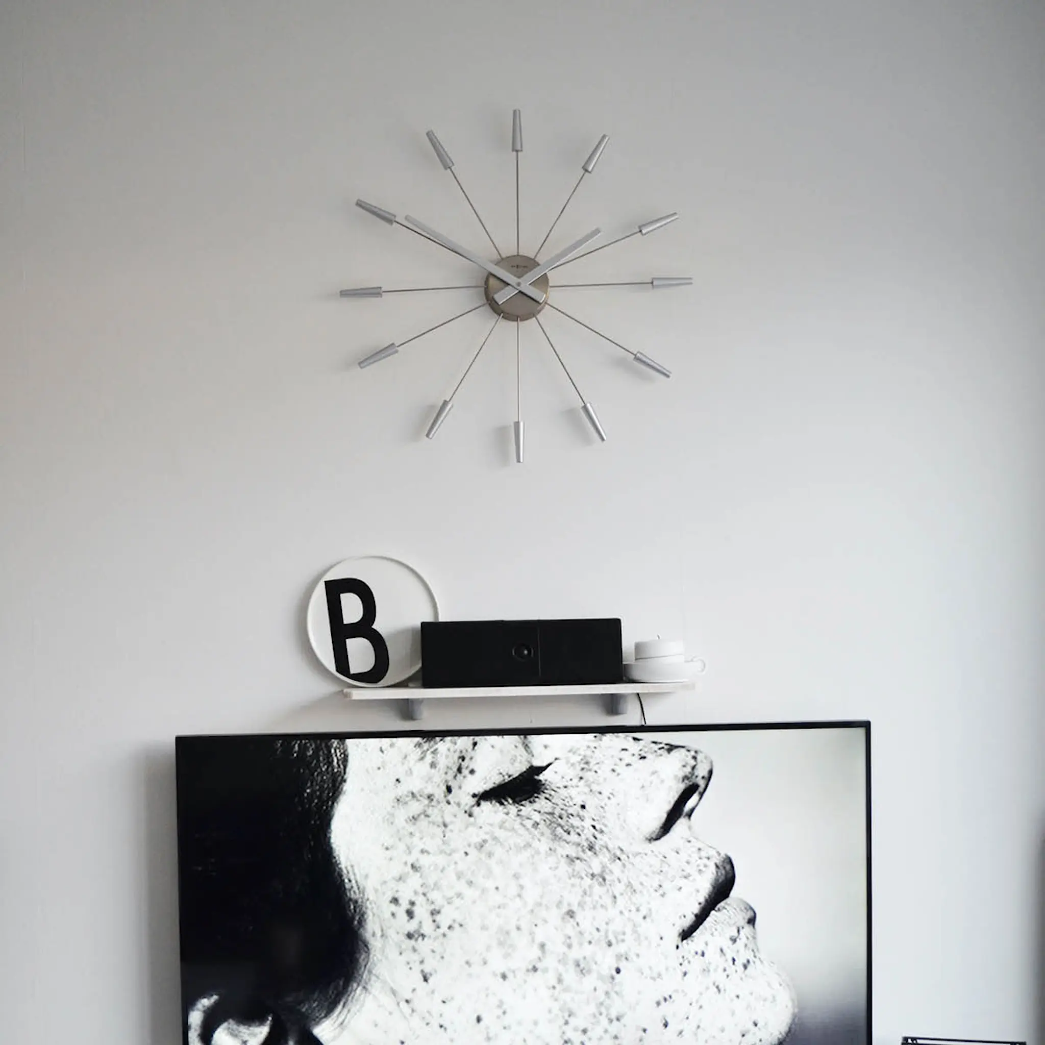 NeXtime Plug Inn väggklocka 58 cm silver