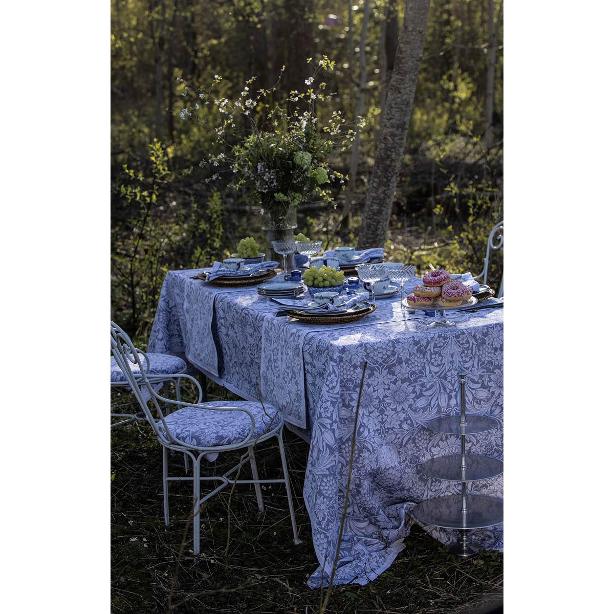 Ekelund William Morris Sunflower bordsduk 150x150 cm mörk blå