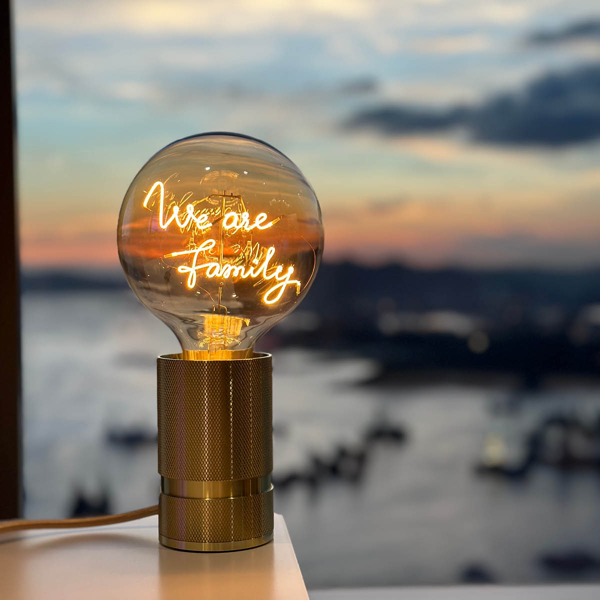 Elements Lighting MITB glödlampa LED 17 cm We Are Family bärnsten