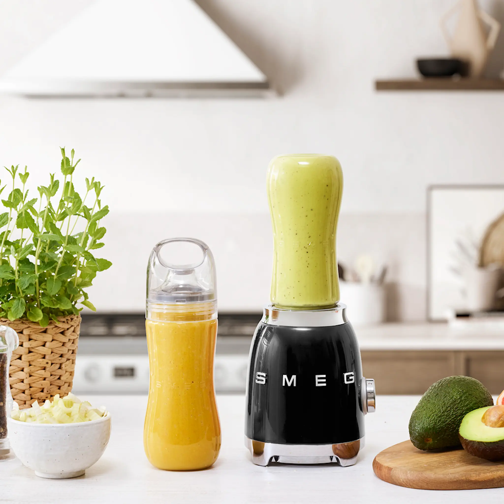 Smeg Smeg Sportblender PBF01 0,6 L Svart
