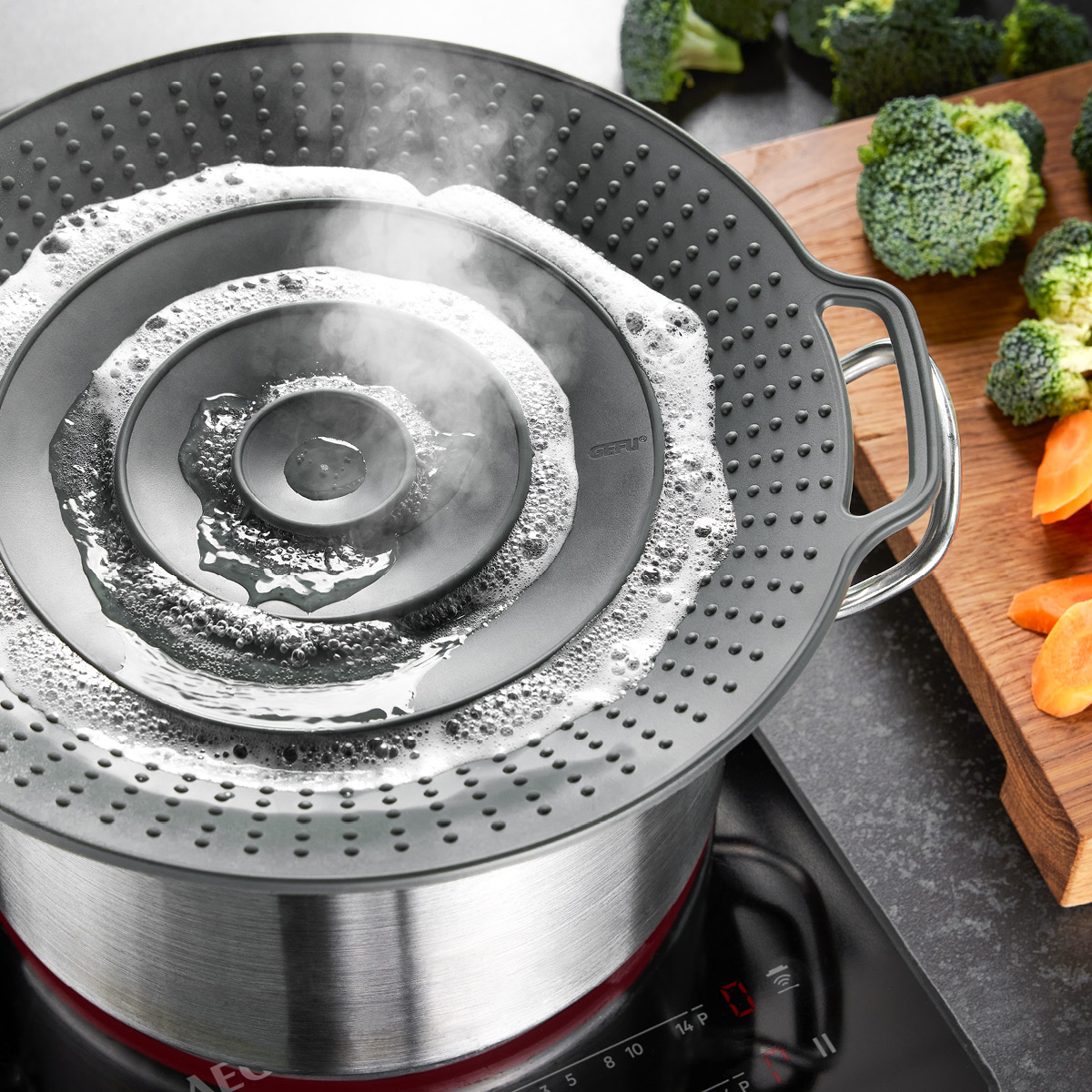 Gefu Bolla överkokningsskydd 31,5x30 cm grå