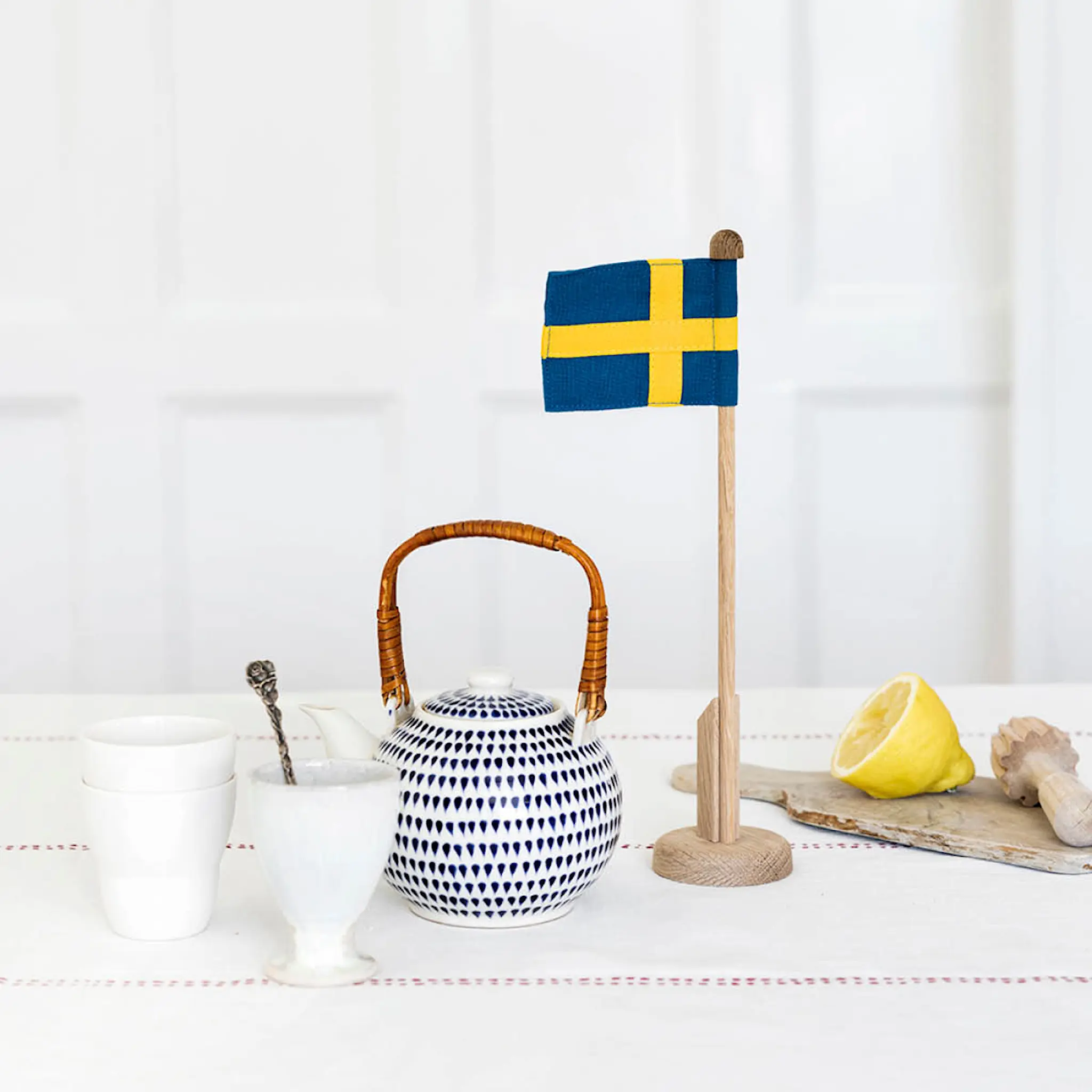 Langkilde & Søn Bordsflagga med svensk flagga 30 cm ek
