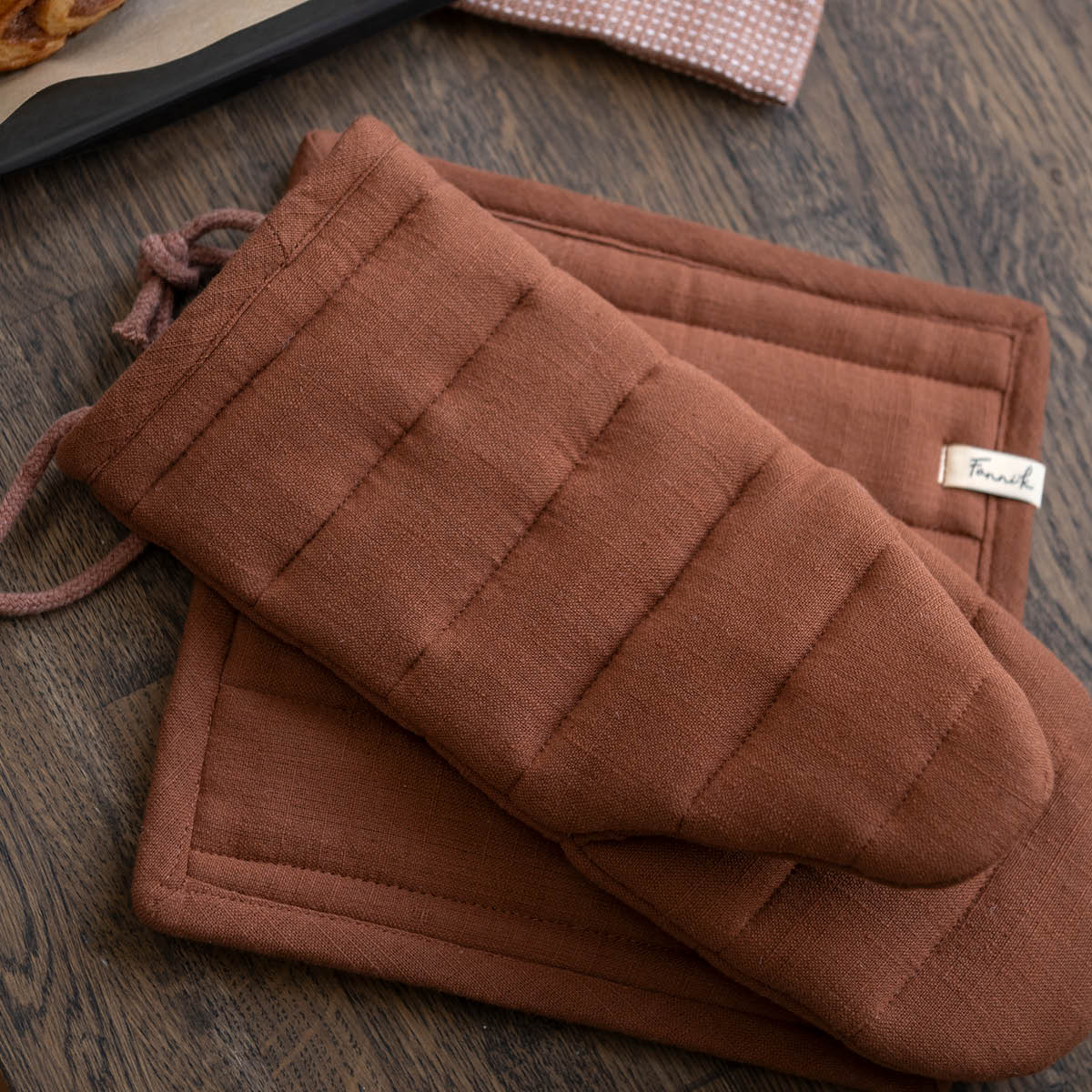 Fanni K Raitti grytlapp 24x24 cm cashewbrun