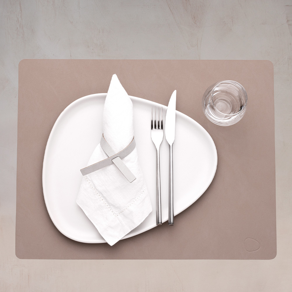 LIND DNA Square Nupo spisebrikke L 35x45 cm clay brown