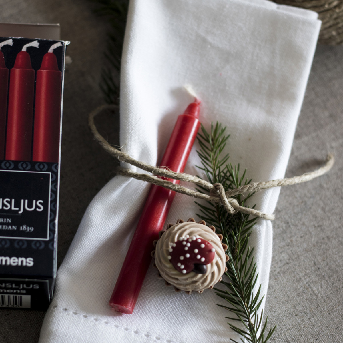 Liljeholmens Joulukuusenkynttilä 11,7 cm 20 kpl Punainen