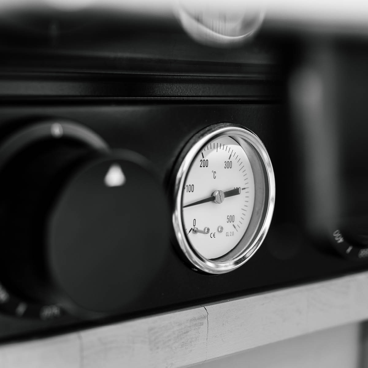 Grand Gourmet Pizzauuni monitoimiuuni ulkokäyttöön Musta