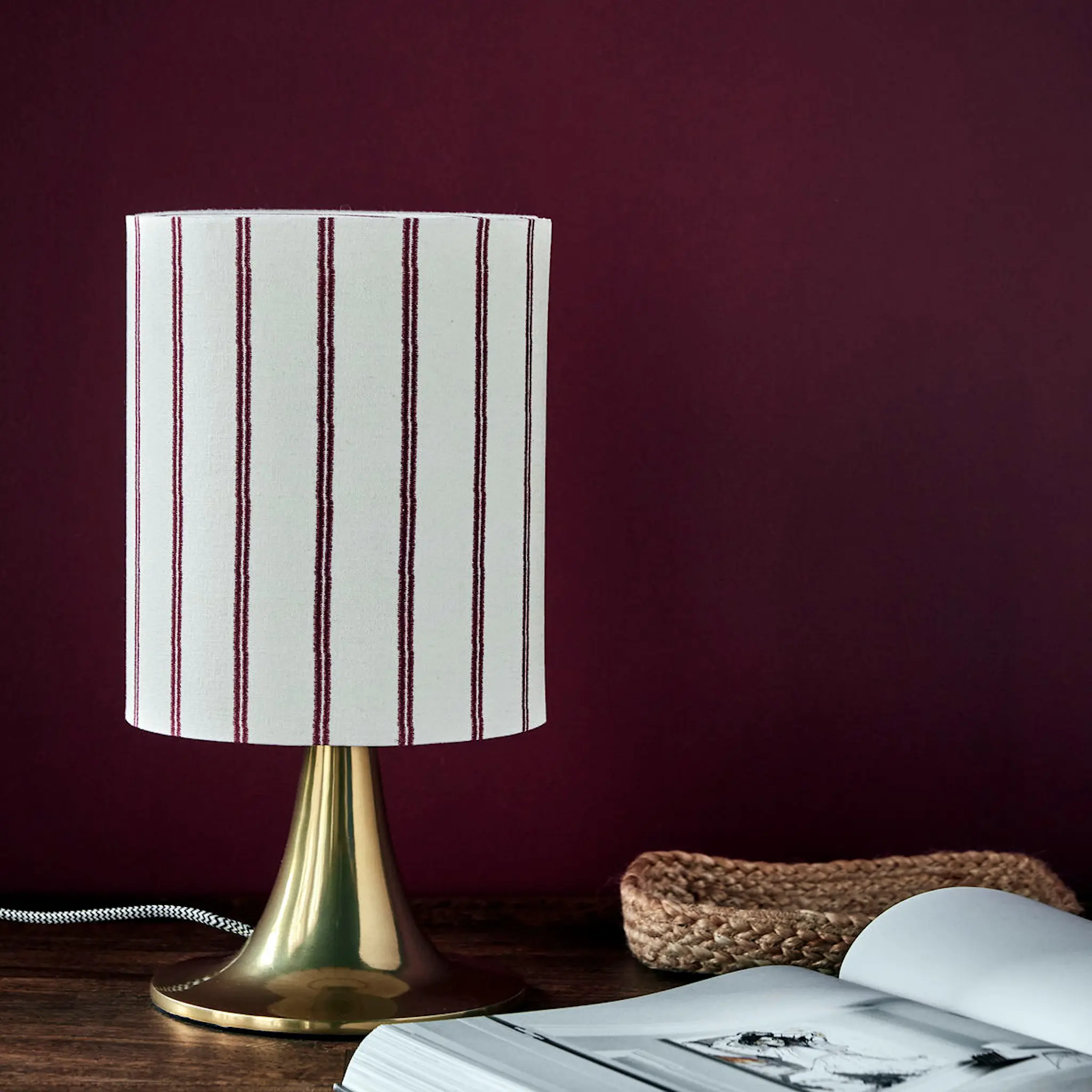 House Doctor Tulip bordslampa 38 cm antik mässingsfinish